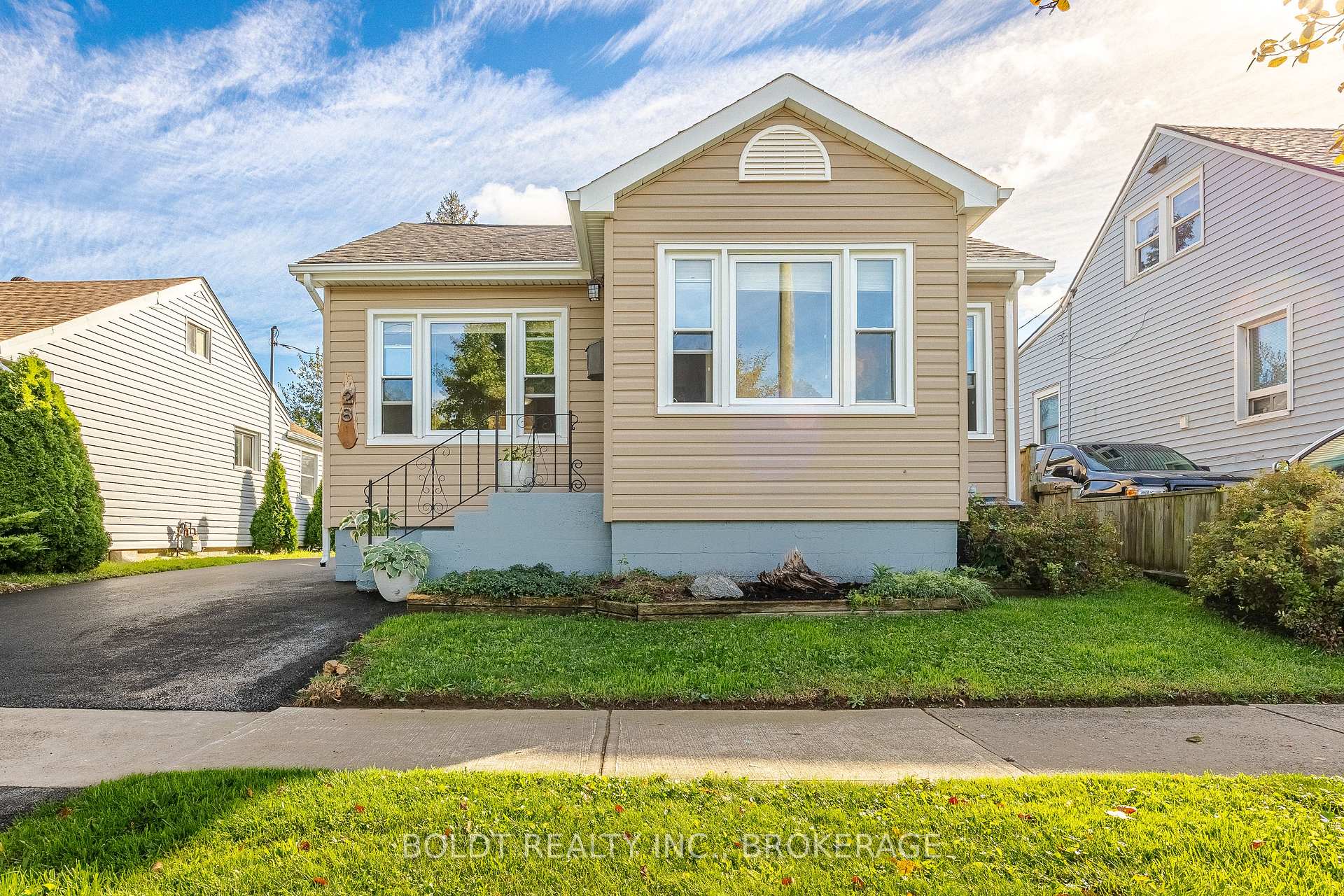 Photo 1 of 28 Shakespeare Avenue, St. Catharines, Haig — HOMEH