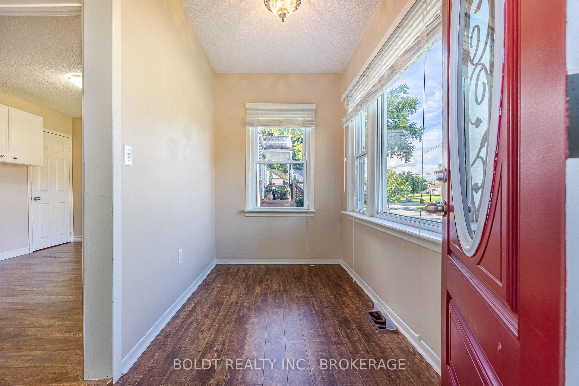 Photo 4 of 28 Shakespeare Avenue, St. Catharines, Haig — HOMEH