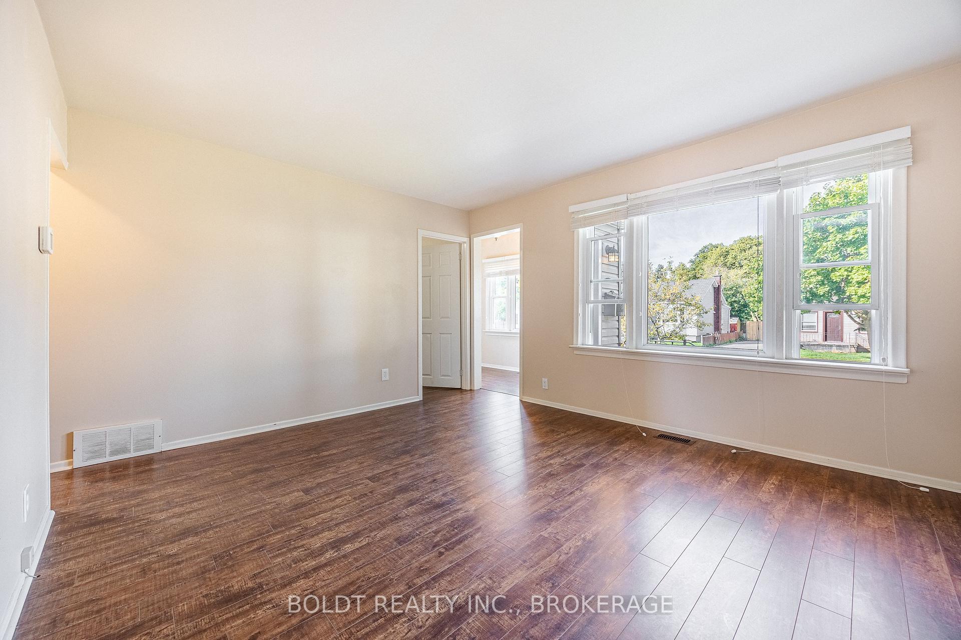 Photo 7 of 28 Shakespeare Avenue, St. Catharines, Haig — HOMEH