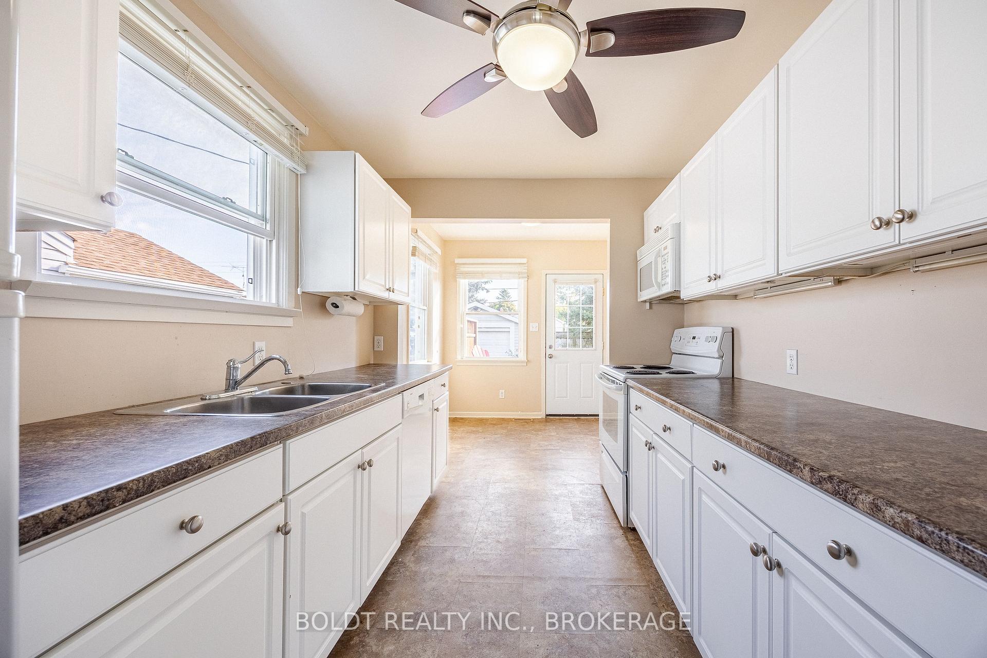 Photo 11 of 28 Shakespeare Avenue, St. Catharines, Haig — HOMEH