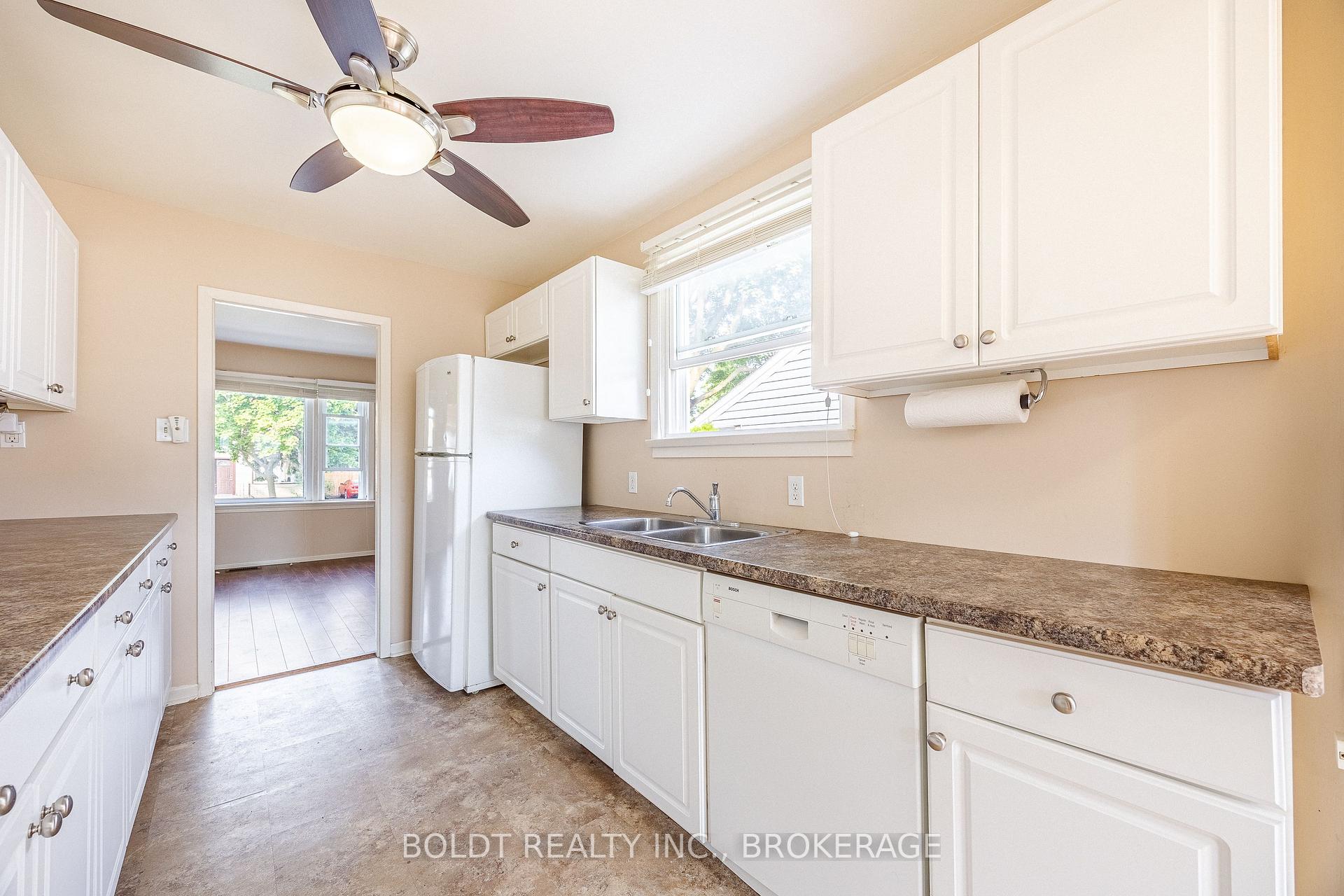 Photo 12 of 28 Shakespeare Avenue, St. Catharines, Haig — HOMEH