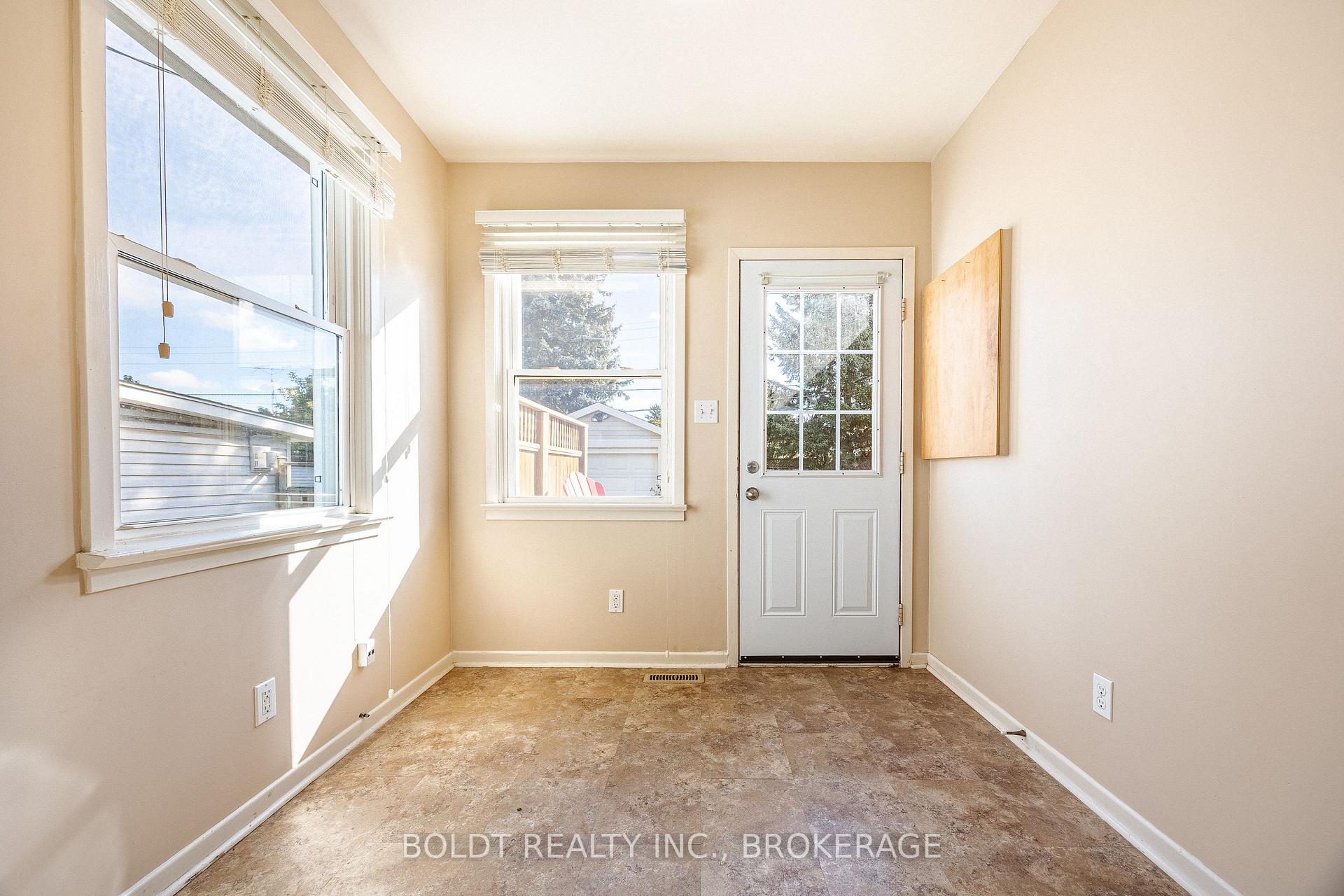 Photo 14 of 28 Shakespeare Avenue, St. Catharines, Haig — HOMEH