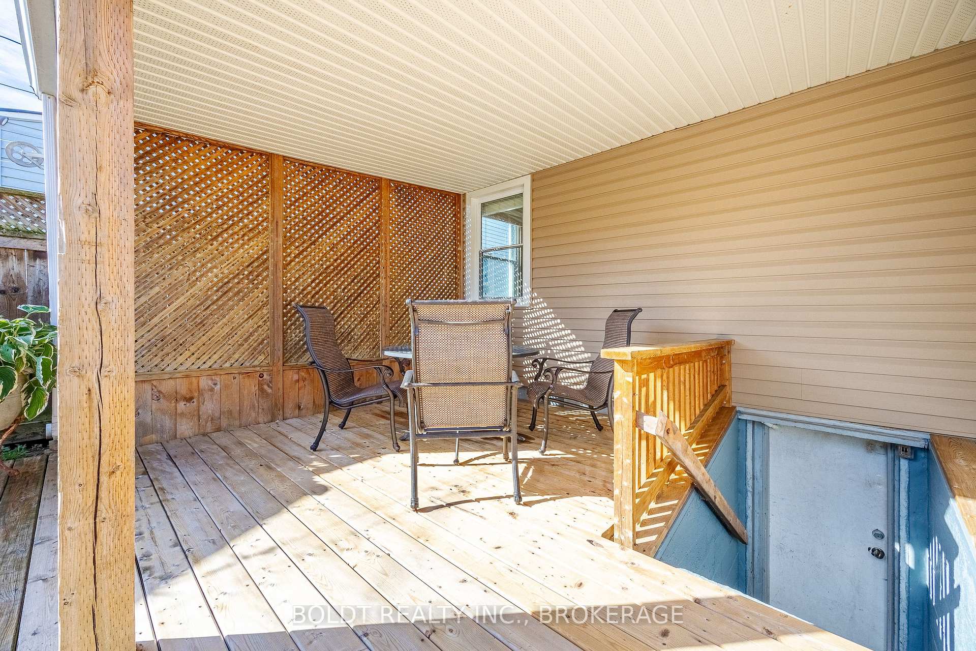 Photo 15 of 28 Shakespeare Avenue, St. Catharines, Haig — HOMEH
