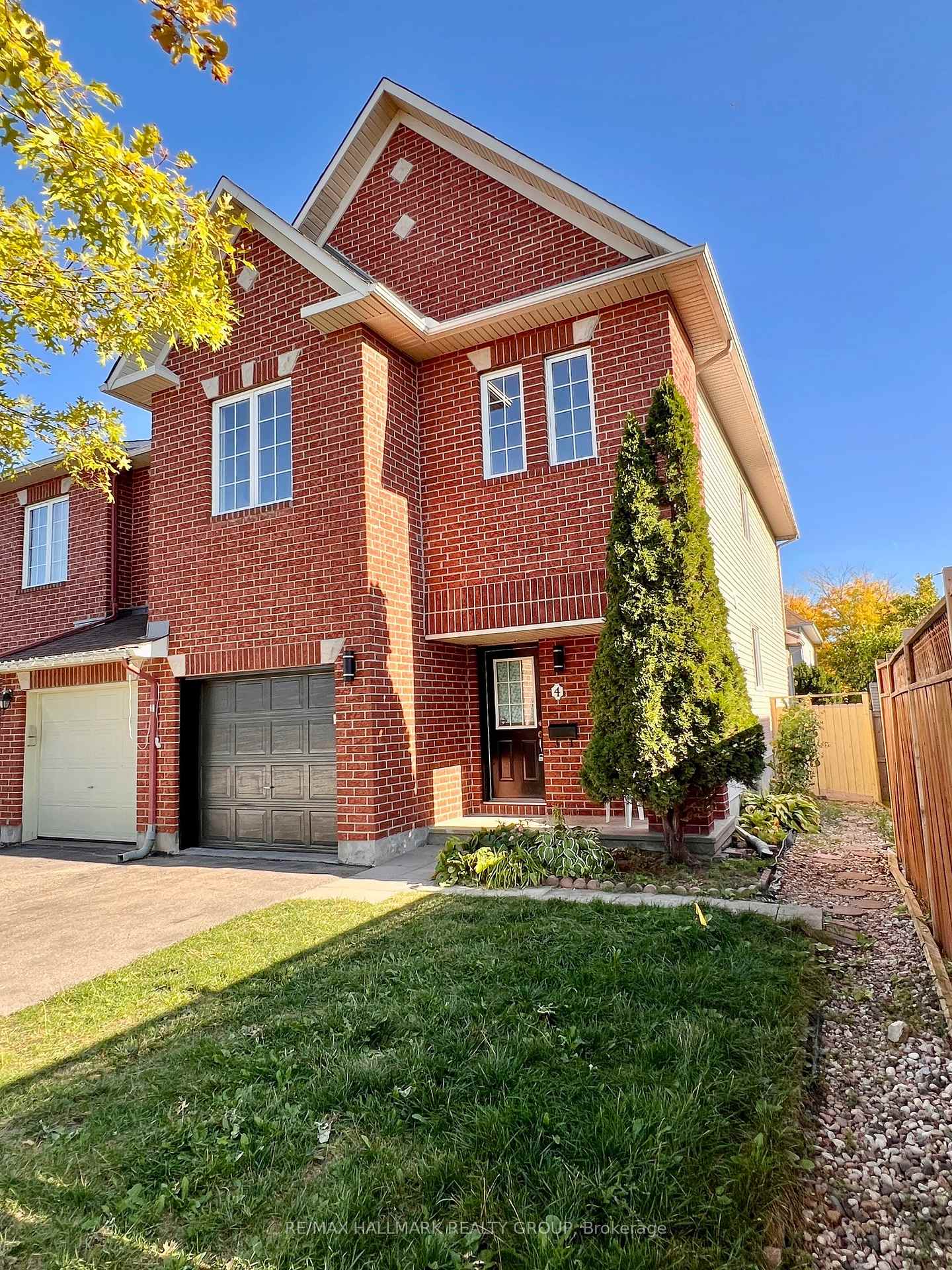 Photo 2 of 4 Valemont St Street, Ottawa, Barrhaven East — HOMEH