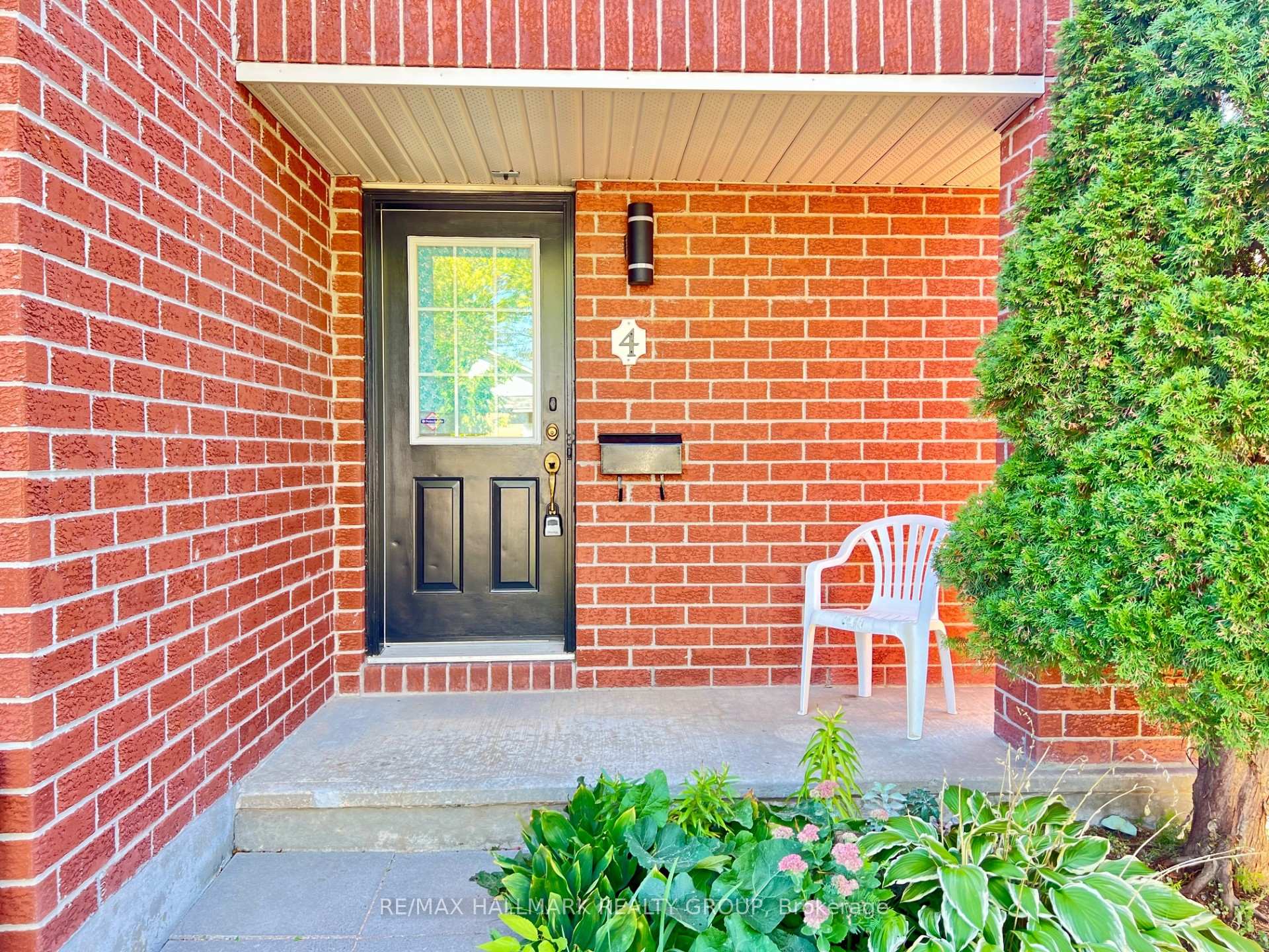 Photo 3 of 4 Valemont St Street, Ottawa, Barrhaven East — HOMEH