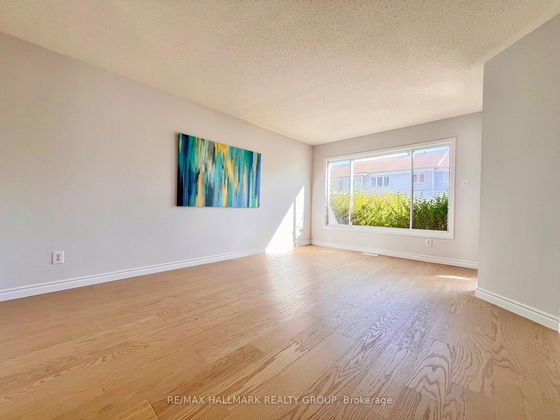 Photo 7 of 4 Valemont St Street, Ottawa, Barrhaven East — HOMEH
