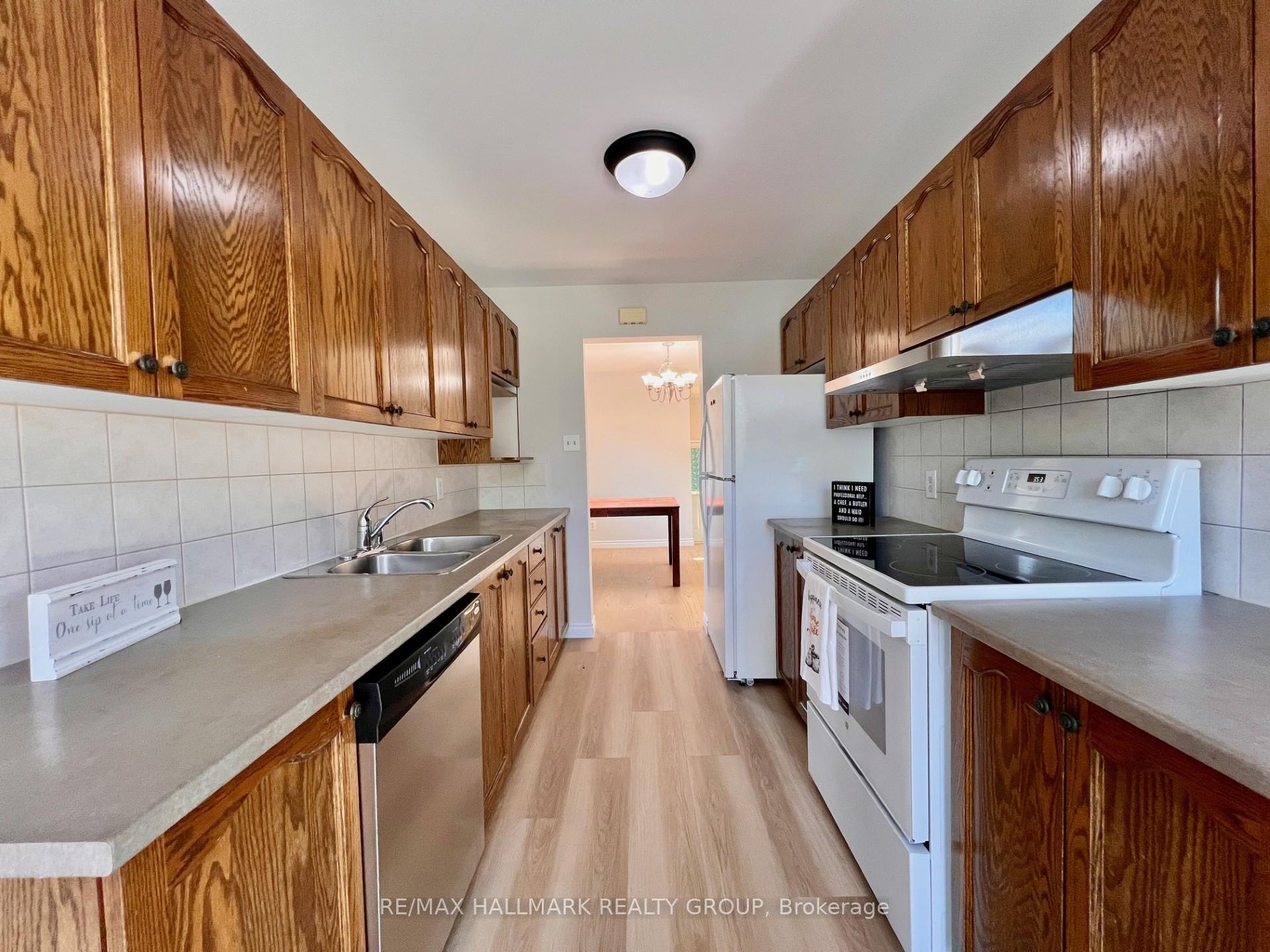 Photo 13 of 4 Valemont St Street, Ottawa, Barrhaven East — HOMEH