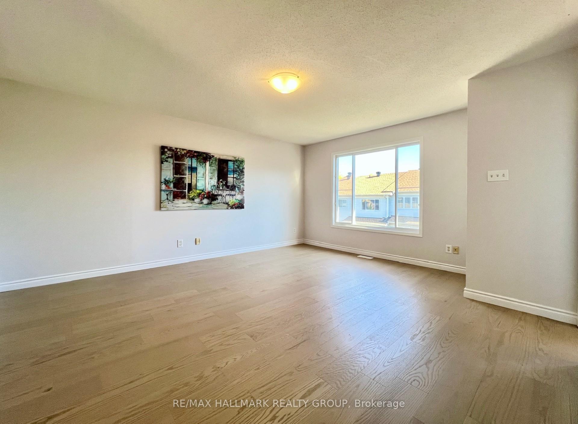 Photo 15 of 4 Valemont St Street, Ottawa, Barrhaven East — HOMEH