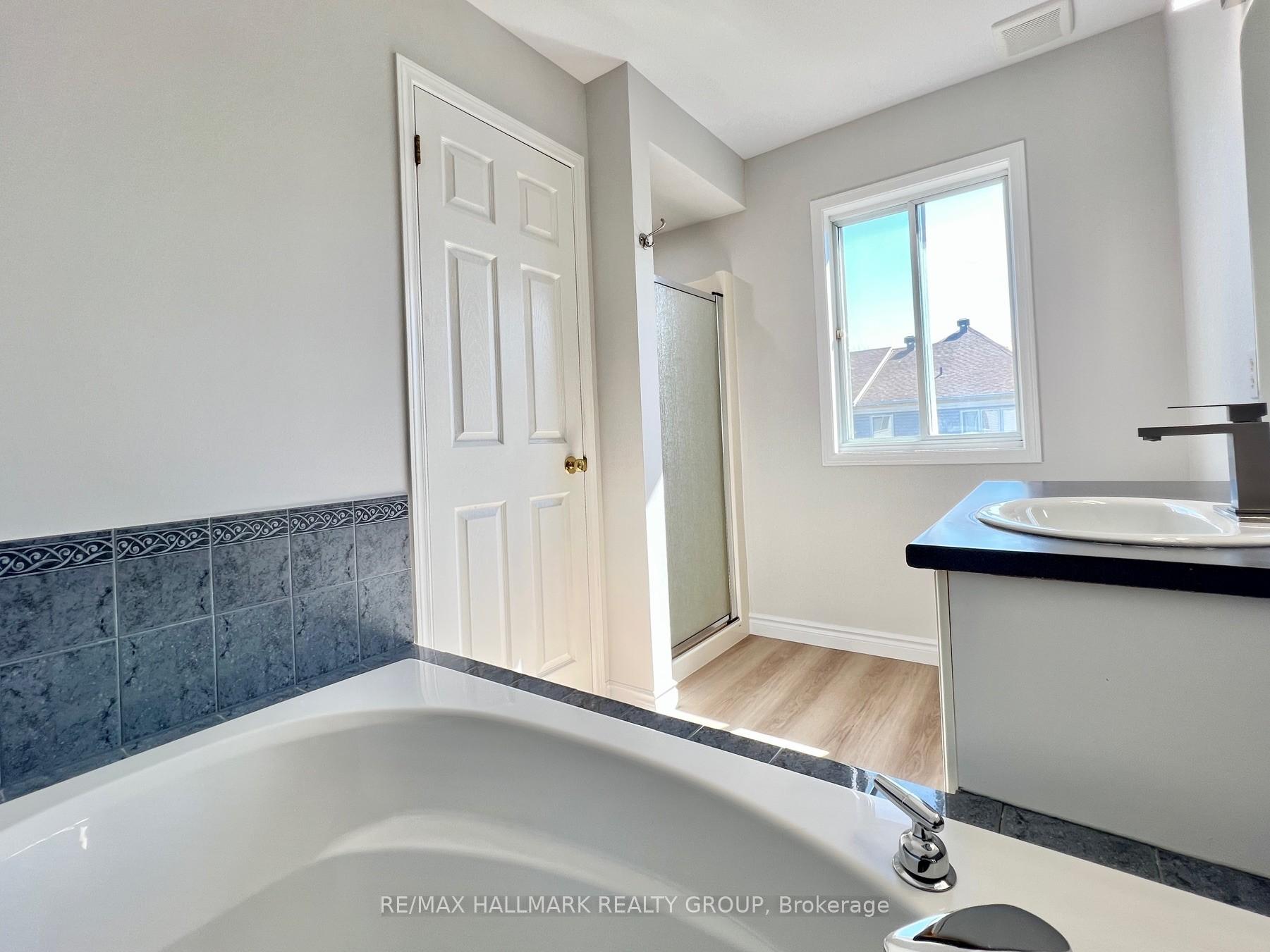 Photo 20 of 4 Valemont St Street, Ottawa, Barrhaven East — HOMEH