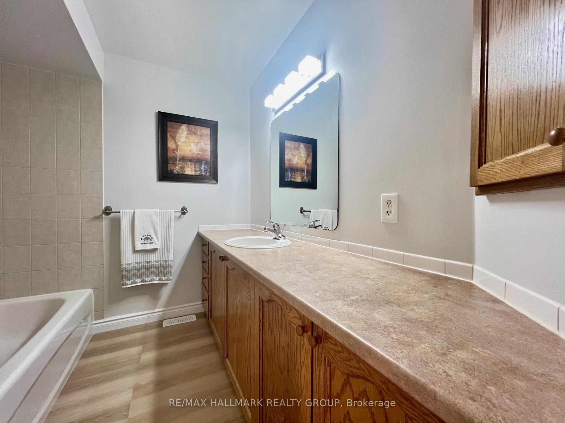 Photo 24 of 4 Valemont St Street, Ottawa, Barrhaven East — HOMEH