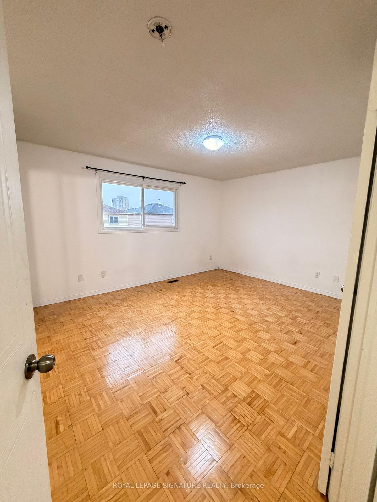 Photo 3 of Unit Upper, 64 Woodside Court, Brampton, Fletcher's Creek South — HOMEH