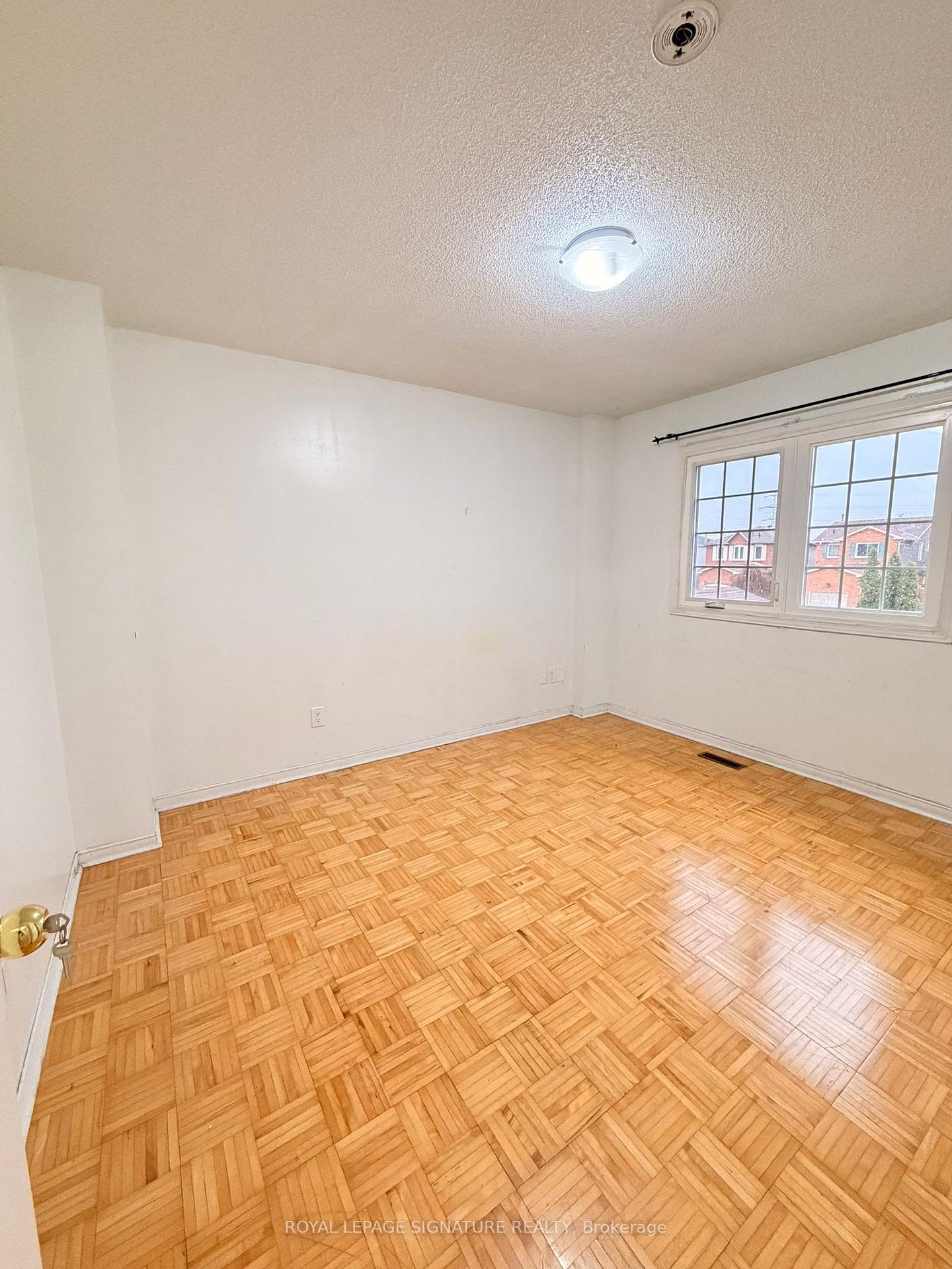 Photo 4 of Unit Upper, 64 Woodside Court, Brampton, Fletcher's Creek South — HOMEH