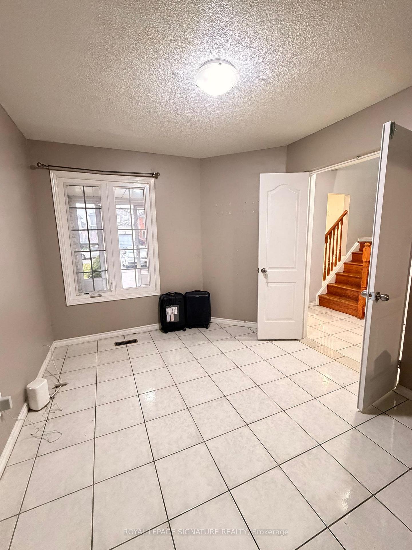Photo 5 of Unit Upper, 64 Woodside Court, Brampton, Fletcher's Creek South — HOMEH