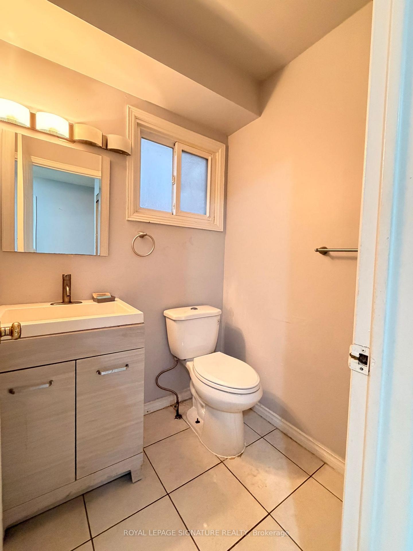 Photo 7 of Unit Upper, 64 Woodside Court, Brampton, Fletcher's Creek South — HOMEH