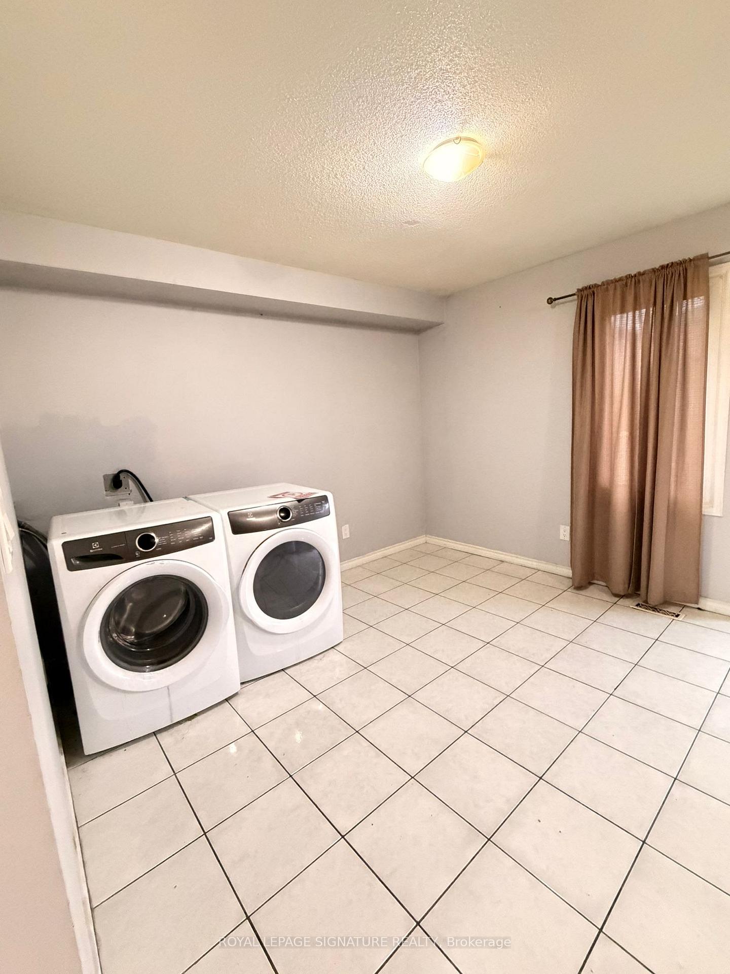 Photo 9 of Unit Upper, 64 Woodside Court, Brampton, Fletcher's Creek South — HOMEH