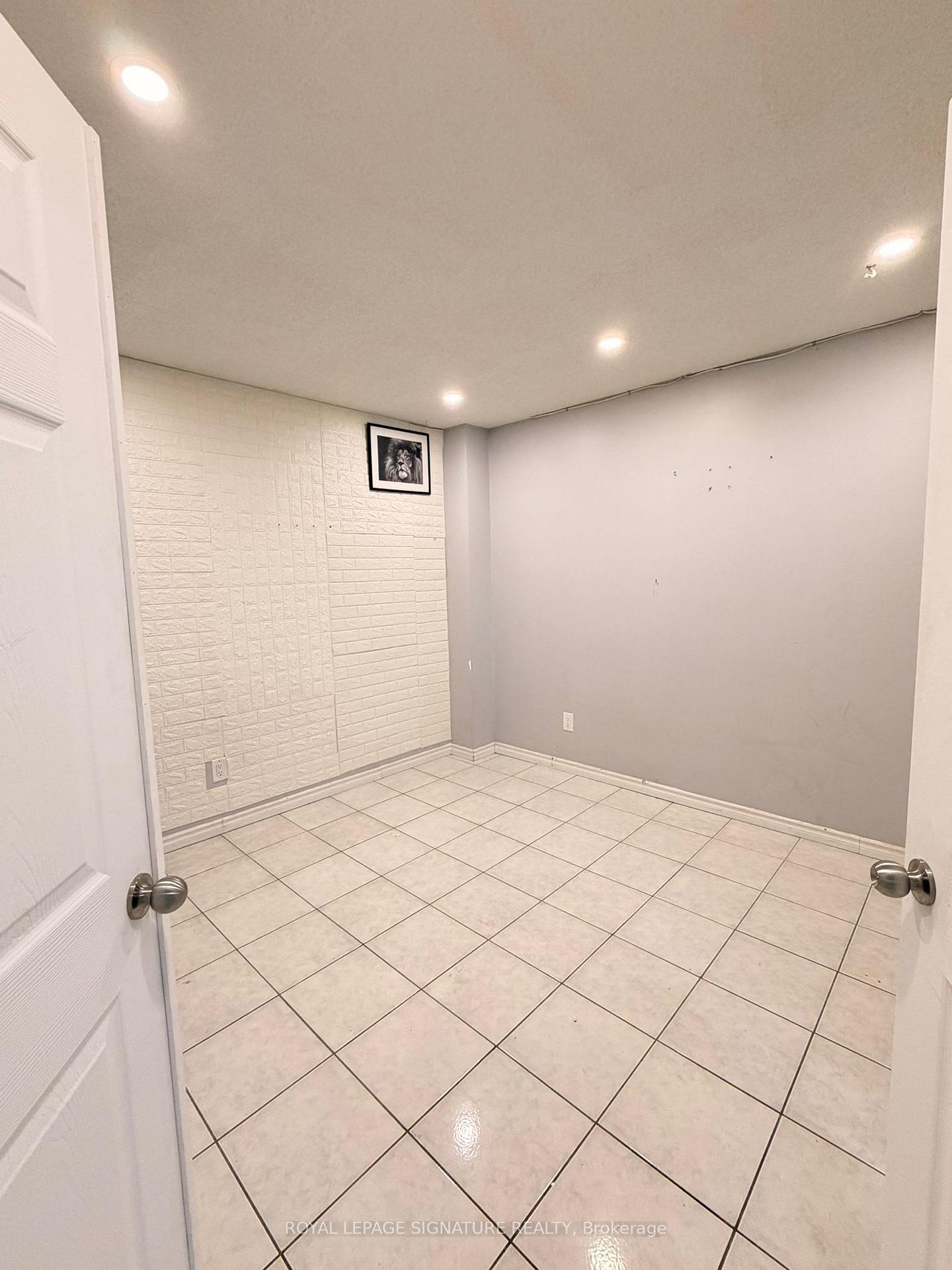 Photo 11 of Unit Upper, 64 Woodside Court, Brampton, Fletcher's Creek South — HOMEH