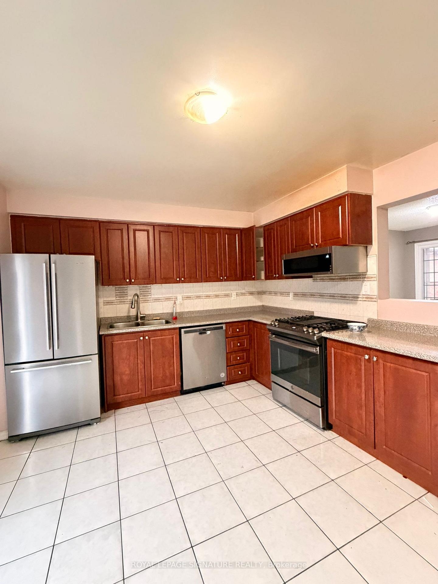Photo 13 of Unit Upper, 64 Woodside Court, Brampton, Fletcher's Creek South — HOMEH