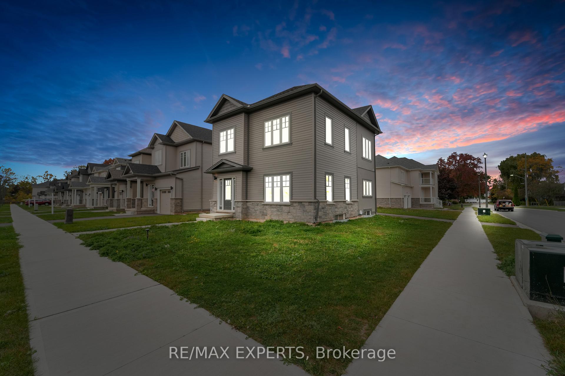 Photo 1 of 2 Bromley Drive, St. Catharines, Port Weller — HOMEH