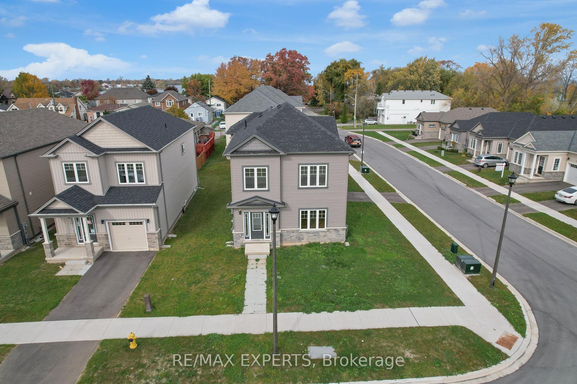 Photo 2 of 2 Bromley Drive, St. Catharines, Port Weller — HOMEH
