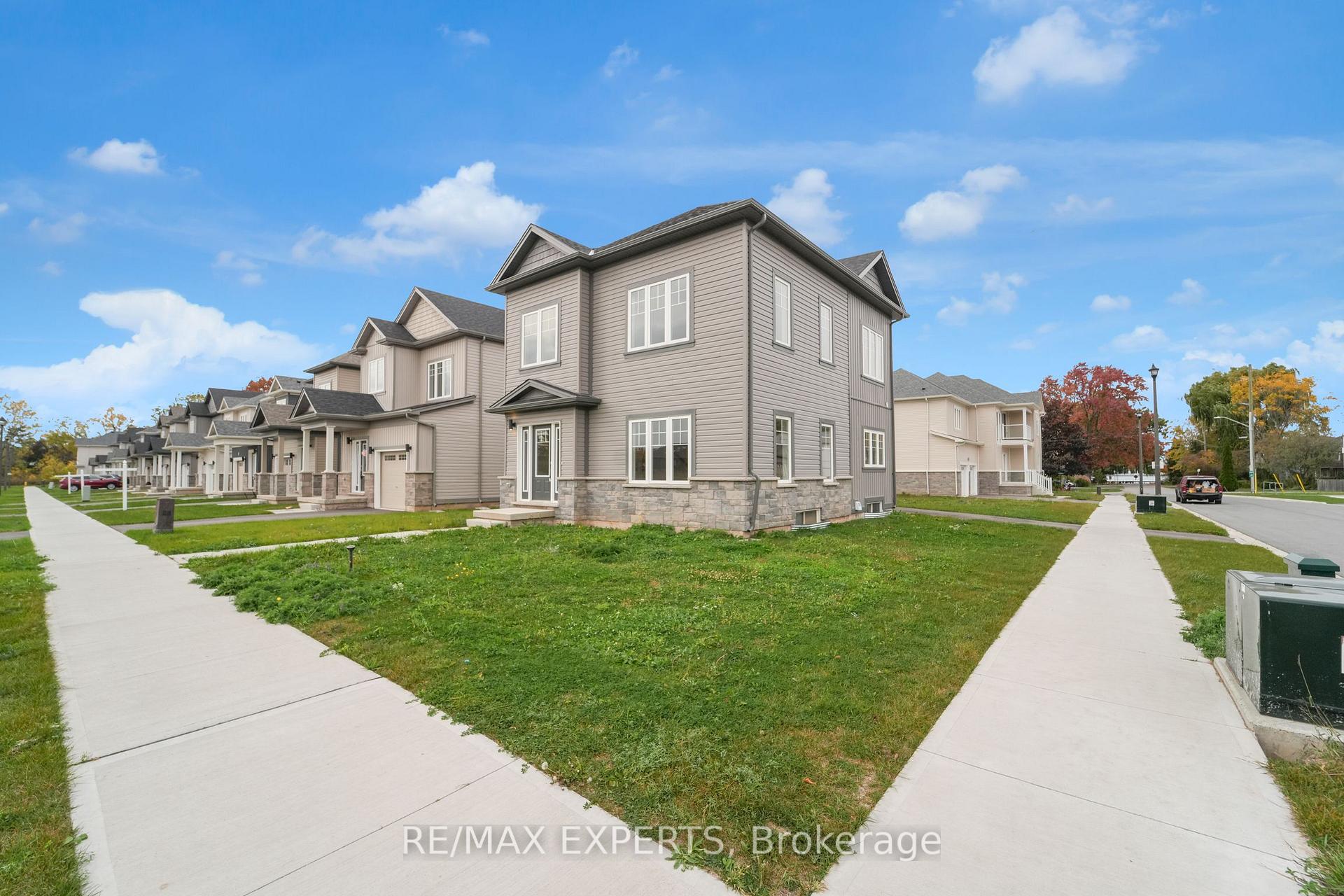 Photo 7 of 2 Bromley Drive, St. Catharines, Port Weller — HOMEH