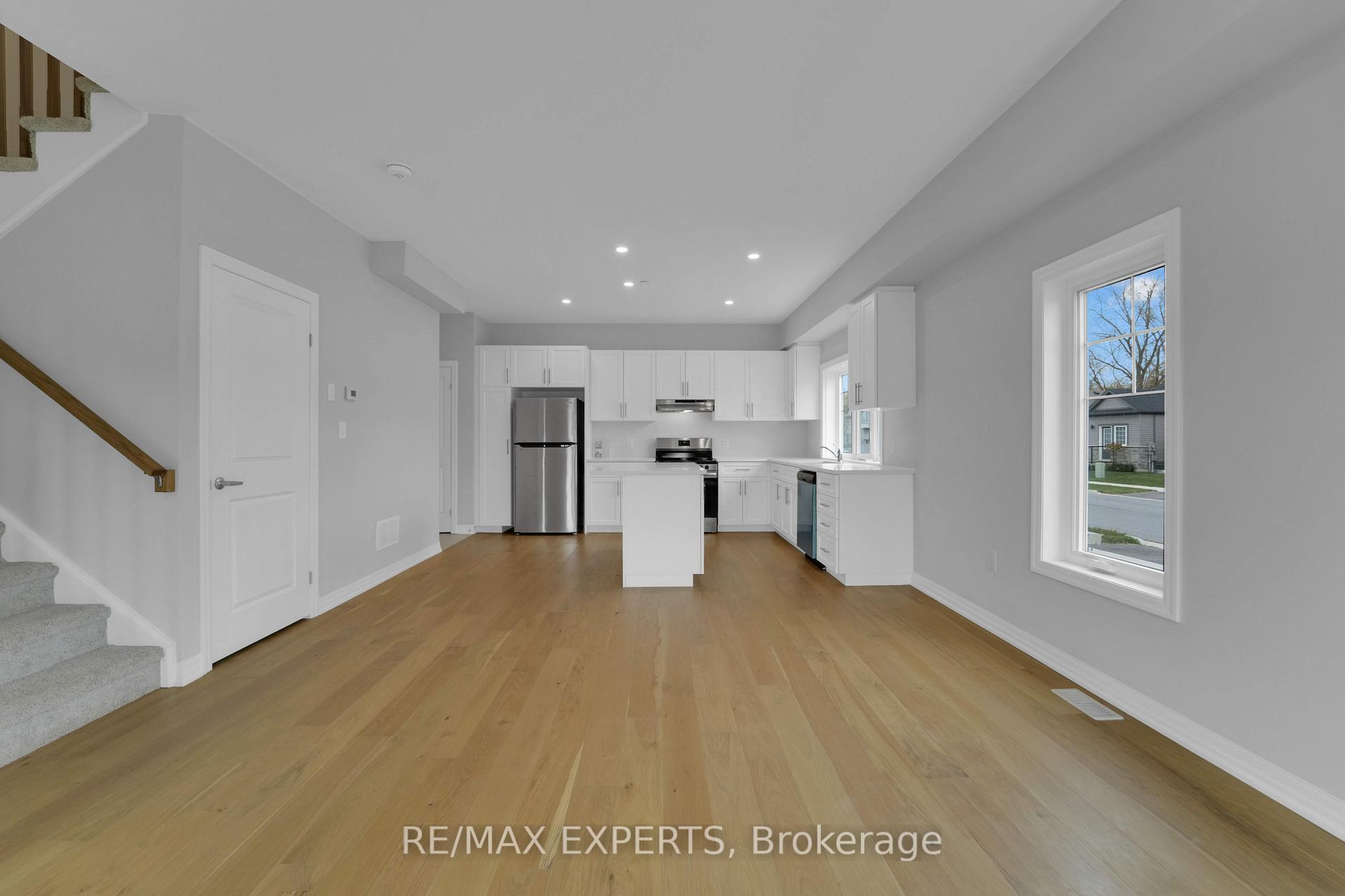 Photo 13 of 2 Bromley Drive, St. Catharines, Port Weller — HOMEH