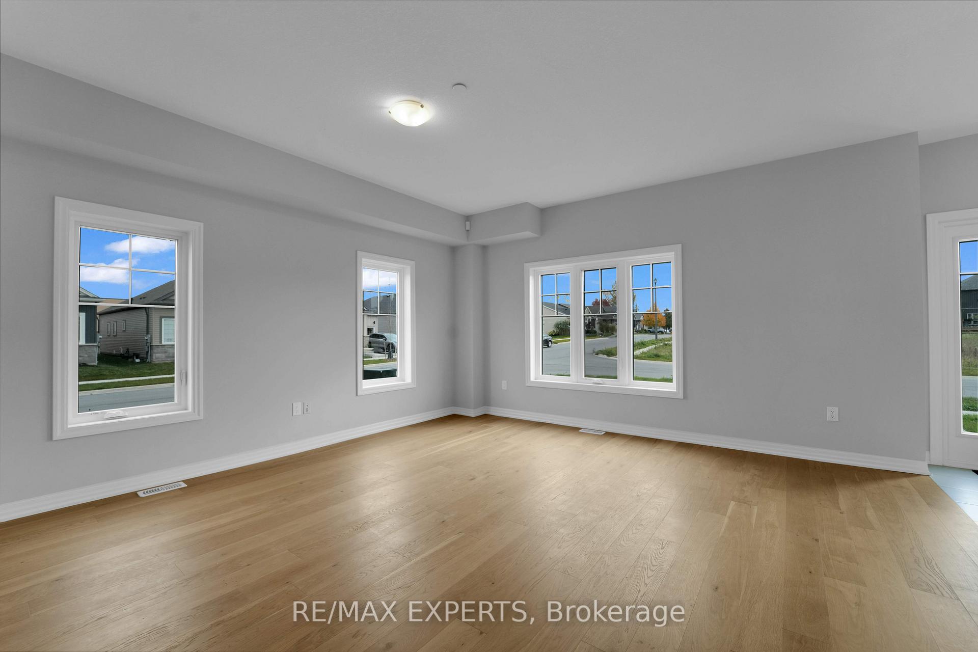 Photo 14 of 2 Bromley Drive, St. Catharines, Port Weller — HOMEH