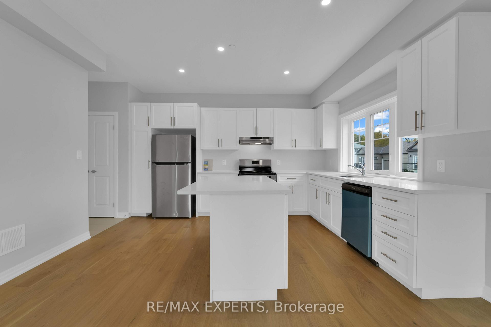 Photo 16 of 2 Bromley Drive, St. Catharines, Port Weller — HOMEH
