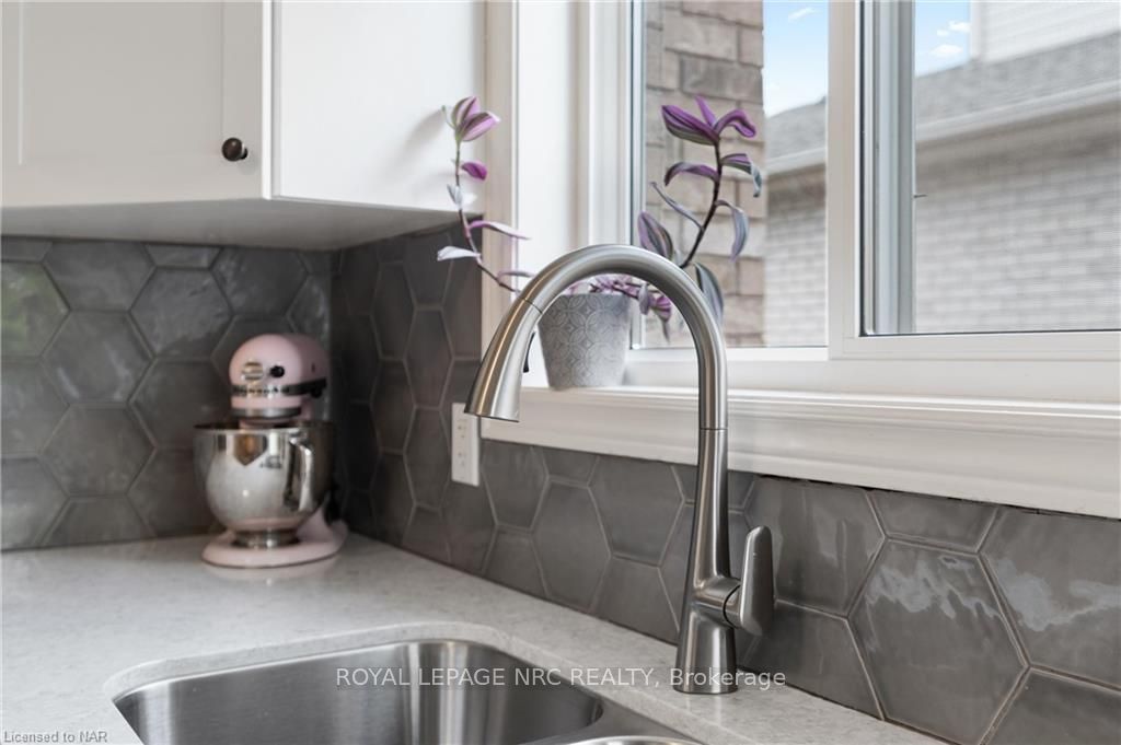 Photo 9 of 16 Shaver Road, St. Catharines, Rykert/Vansickle — HOMEH