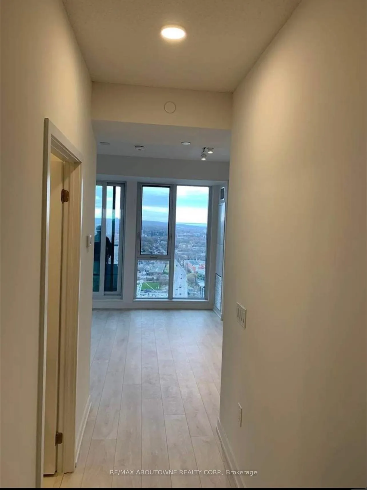 Photo 4 of Unit 2402, 225 Sumach Street, Toronto, Regent Park — HOMEH