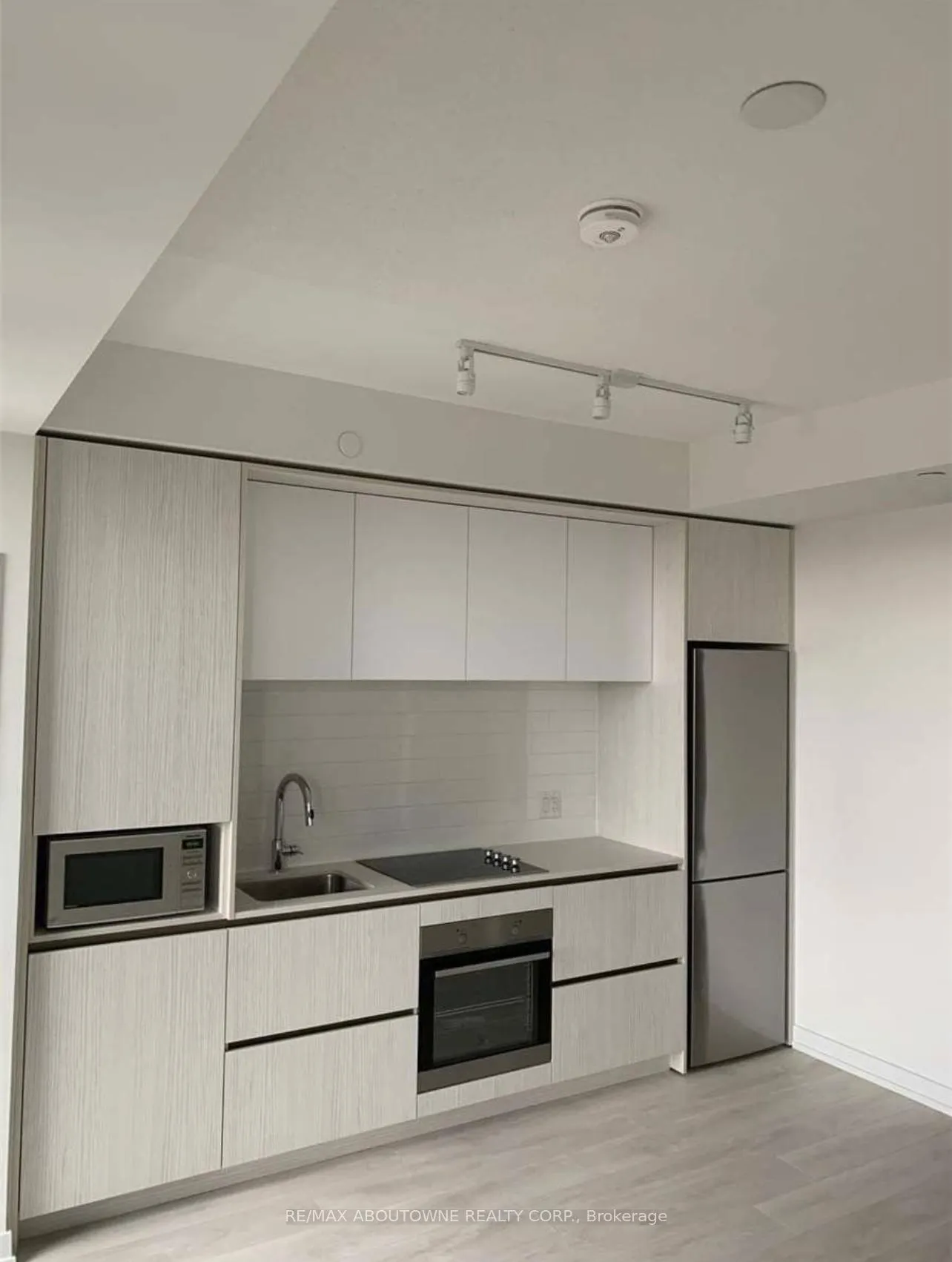 Photo 6 of Unit 2402, 225 Sumach Street, Toronto, Regent Park — HOMEH