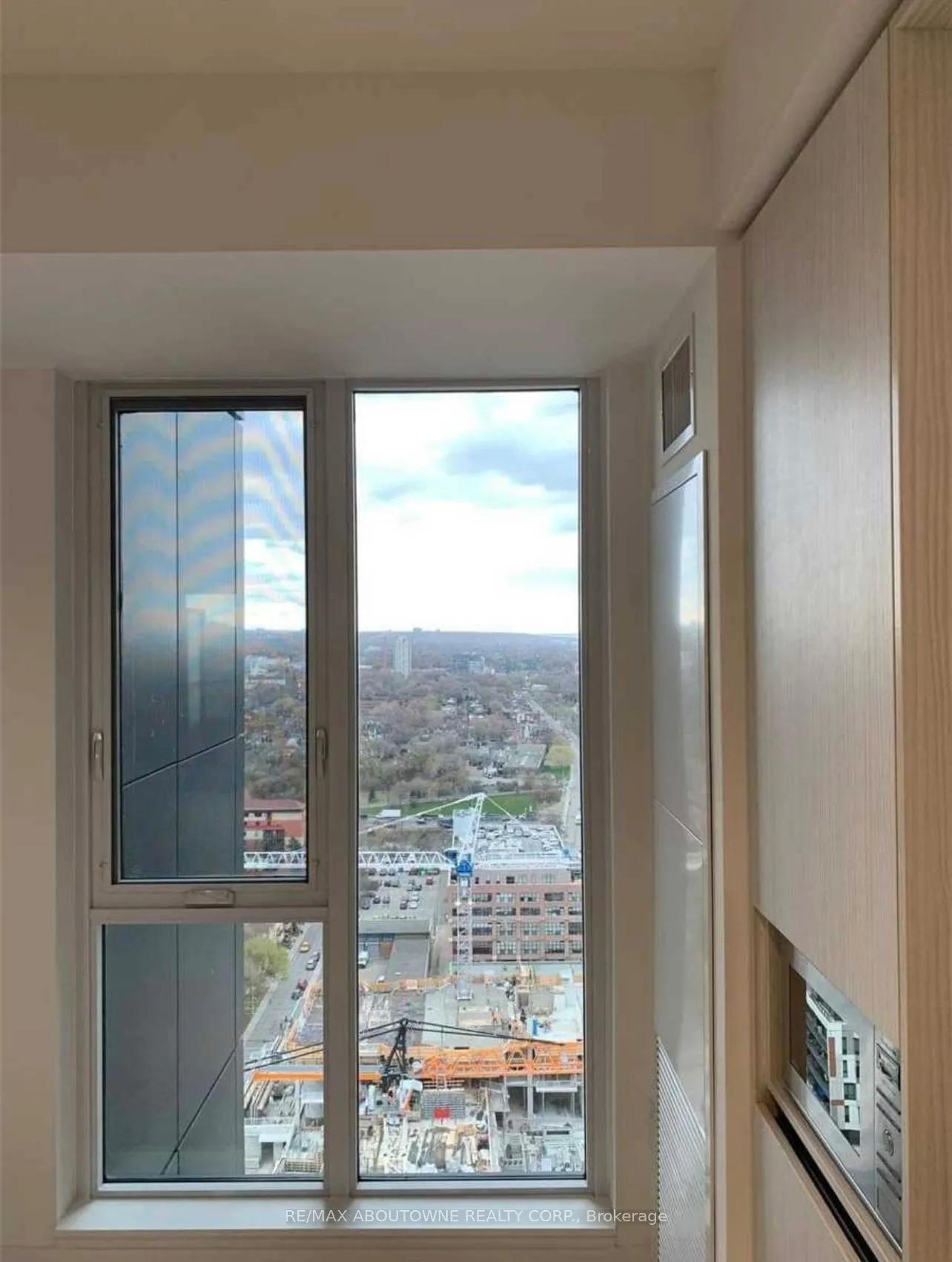 Photo 8 of Unit 2402, 225 Sumach Street, Toronto, Regent Park — HOMEH