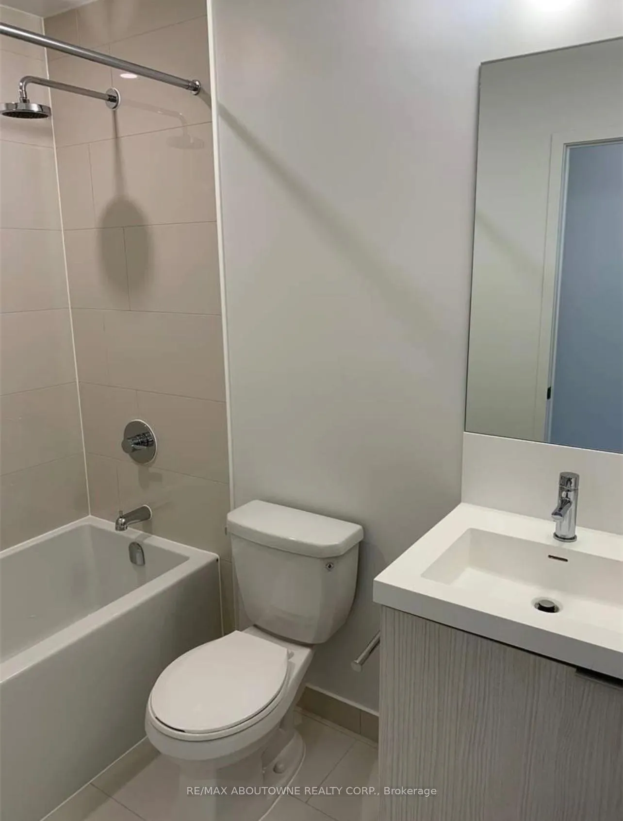 Photo 10 of Unit 2402, 225 Sumach Street, Toronto, Regent Park — HOMEH