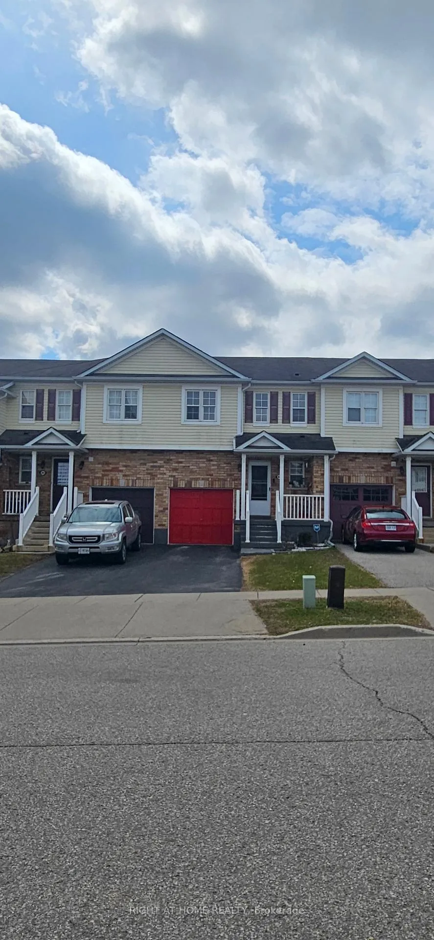 Photo 2 of 84 Bloomington Drive, Cambridge, Little's Corners — HOMEH