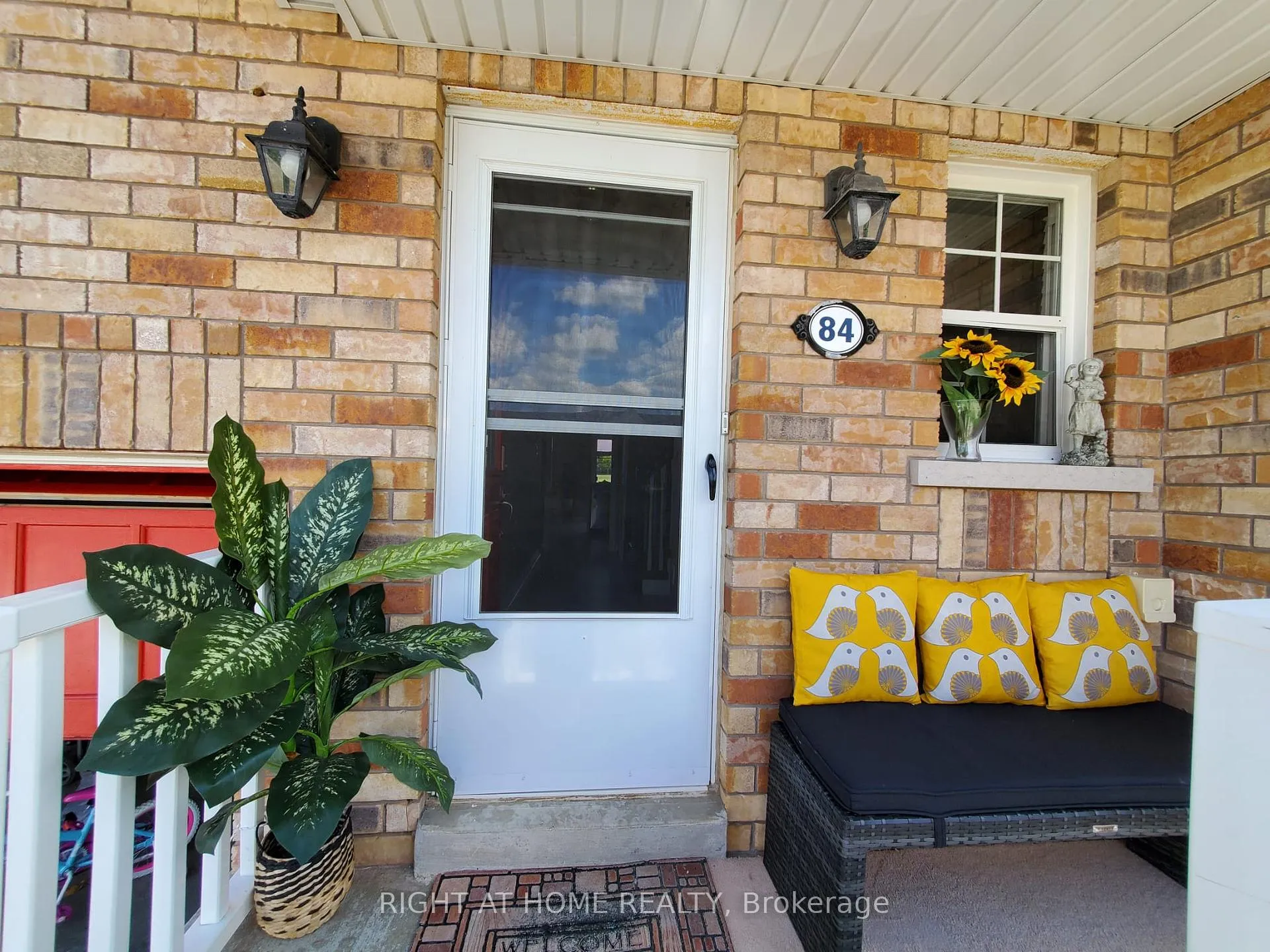 Photo 4 of 84 Bloomington Drive, Cambridge, Little's Corners — HOMEH