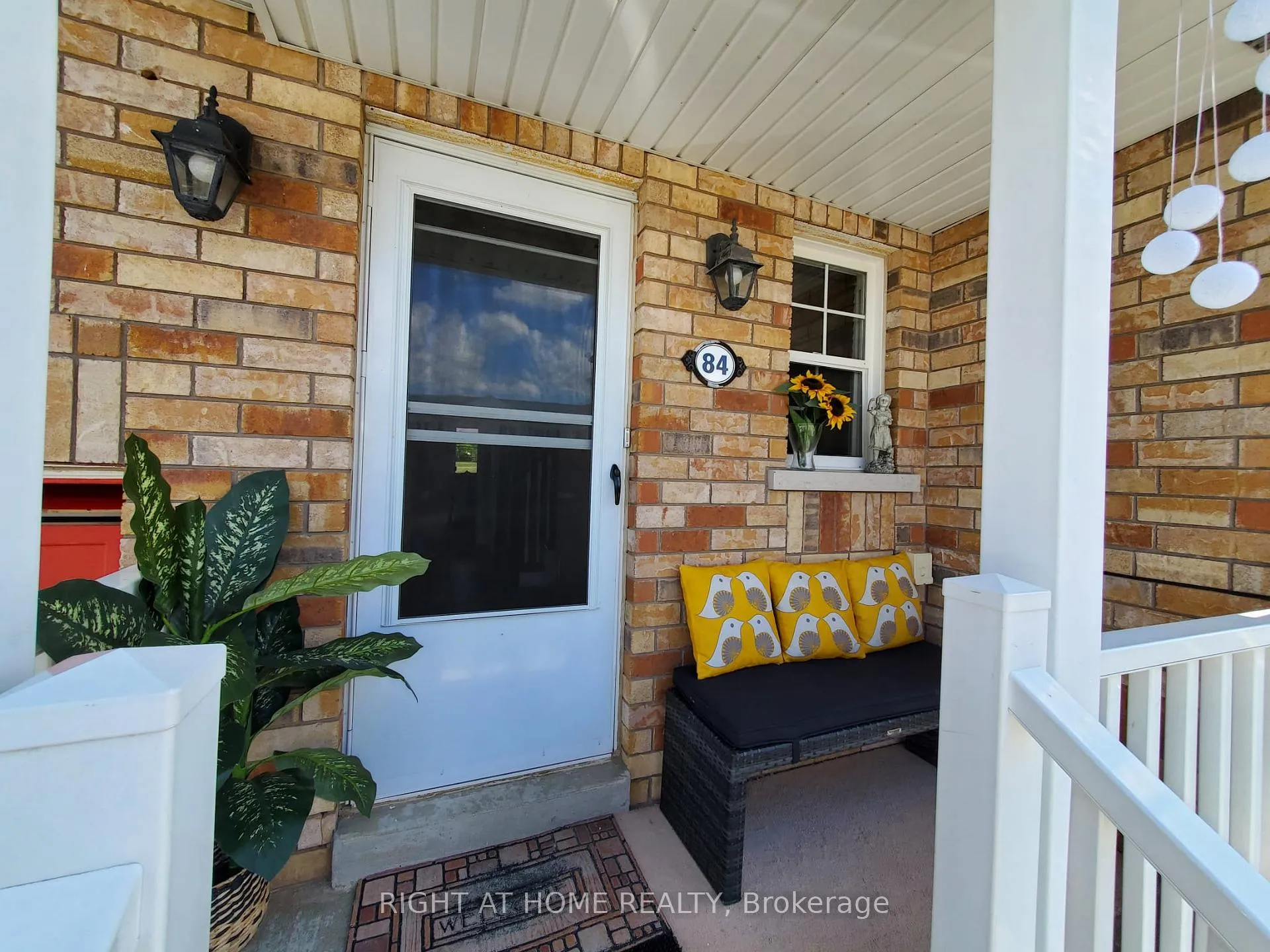 Photo 5 of 84 Bloomington Drive, Cambridge, Little's Corners — HOMEH