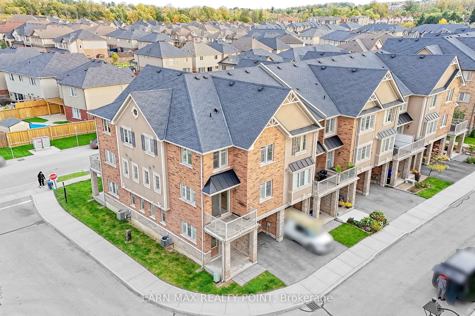 Photo 2 of Unit 60, 201 Westbank Trail, Hamilton, Stoney Creek Mountain — HOMEH