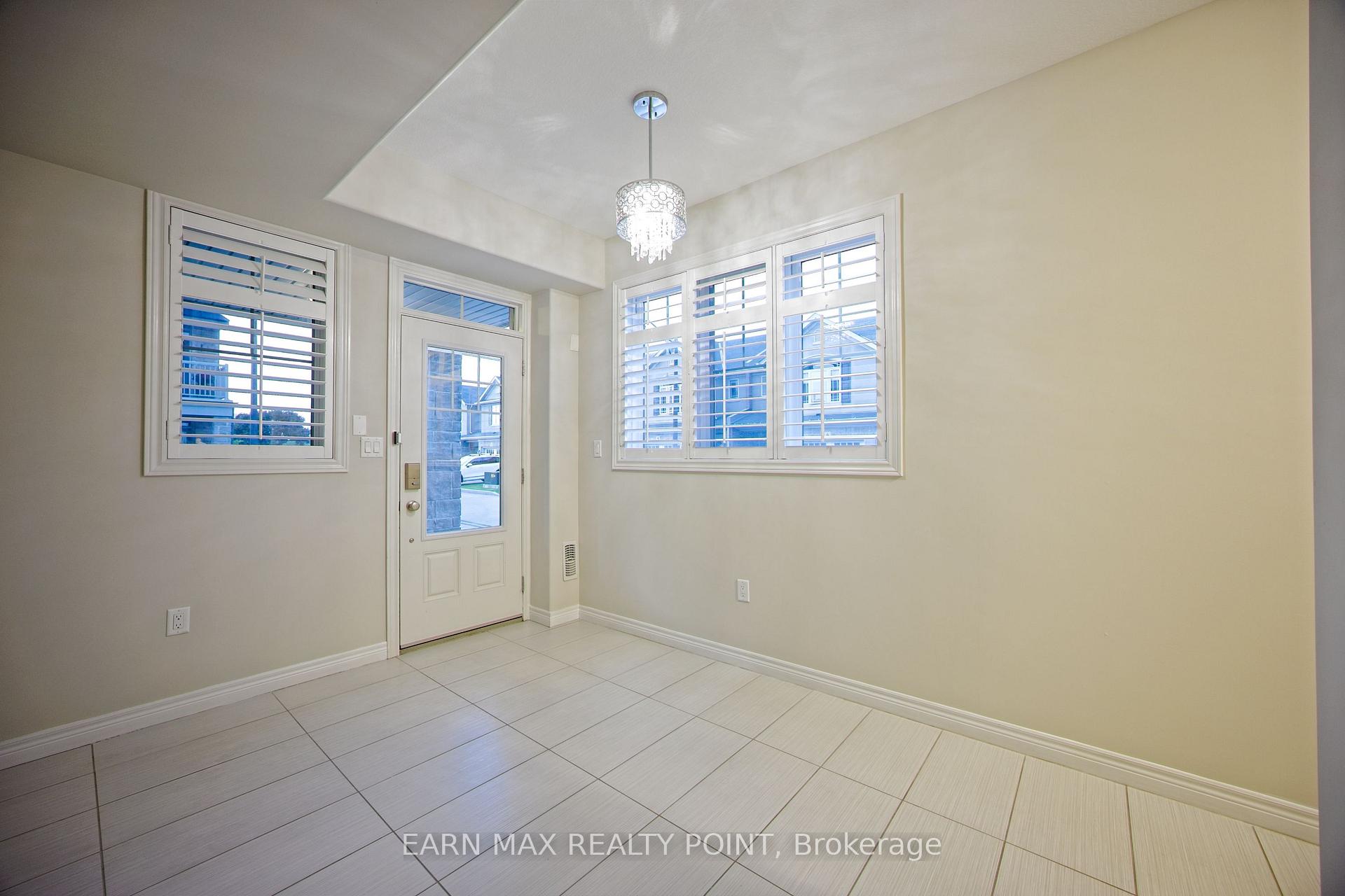 Photo 6 of Unit 60, 201 Westbank Trail, Hamilton, Stoney Creek Mountain — HOMEH