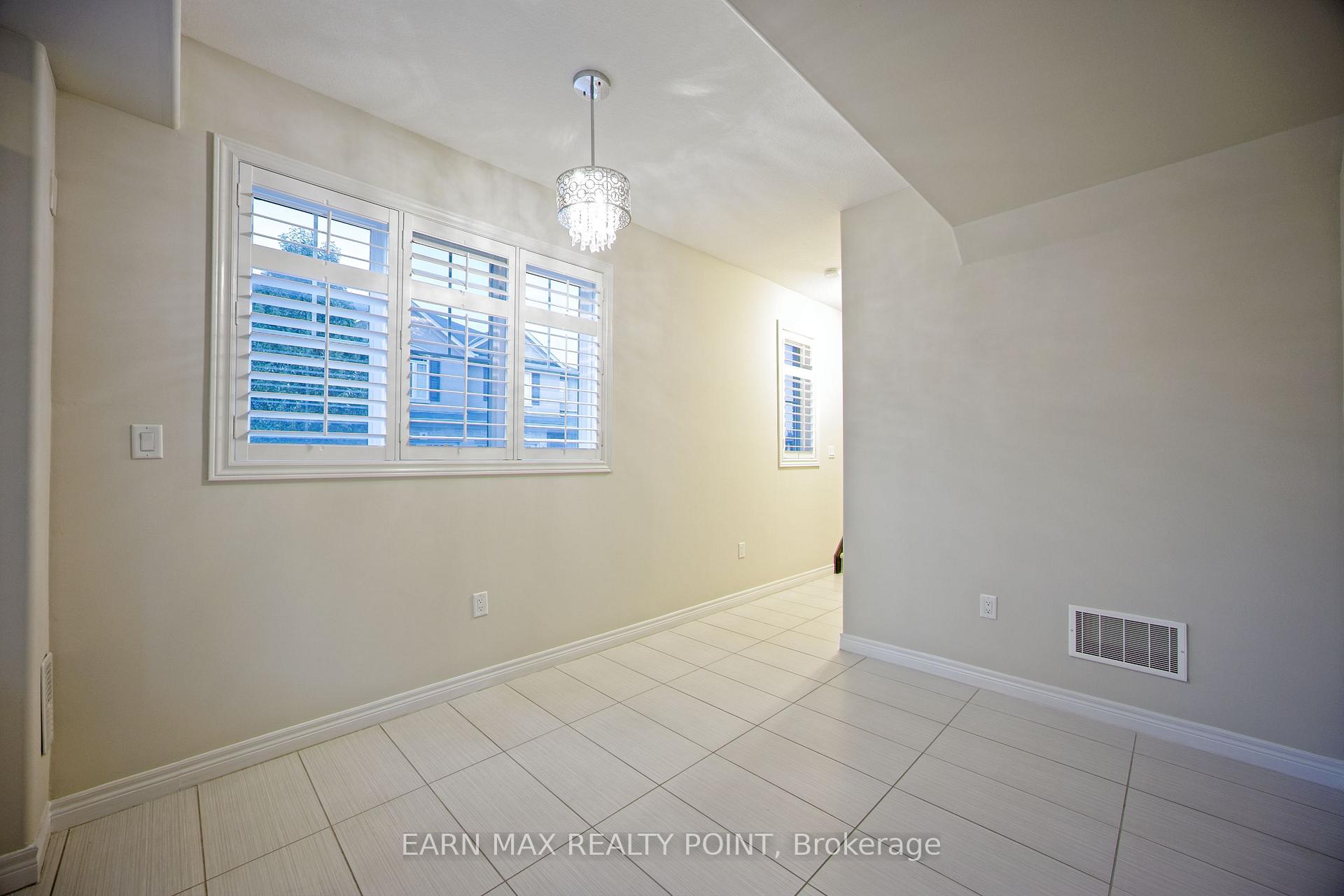 Photo 7 of Unit 60, 201 Westbank Trail, Hamilton, Stoney Creek Mountain — HOMEH