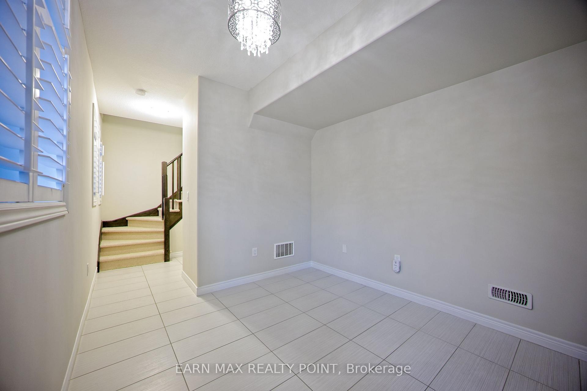 Photo 8 of Unit 60, 201 Westbank Trail, Hamilton, Stoney Creek Mountain — HOMEH