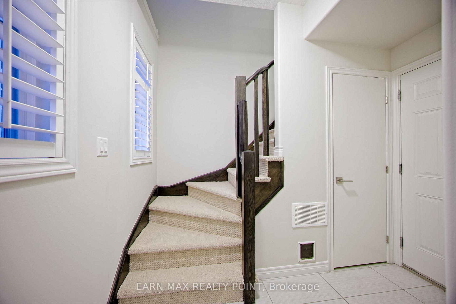 Photo 9 of Unit 60, 201 Westbank Trail, Hamilton, Stoney Creek Mountain — HOMEH