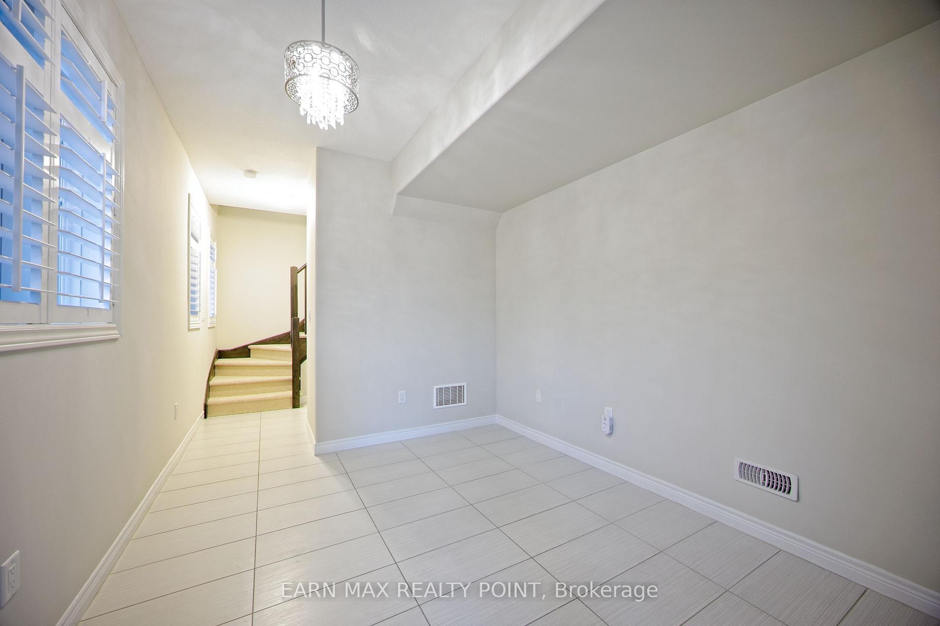 Photo 10 of Unit 60, 201 Westbank Trail, Hamilton, Stoney Creek Mountain — HOMEH