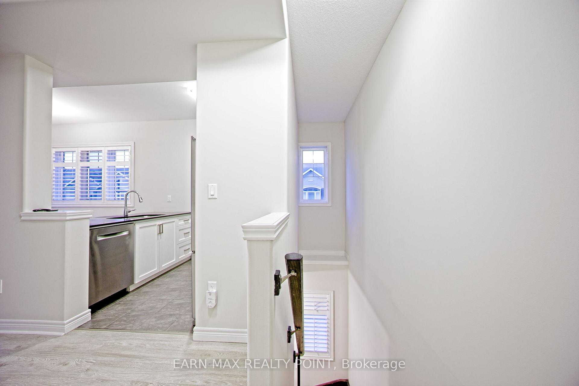 Photo 11 of Unit 60, 201 Westbank Trail, Hamilton, Stoney Creek Mountain — HOMEH