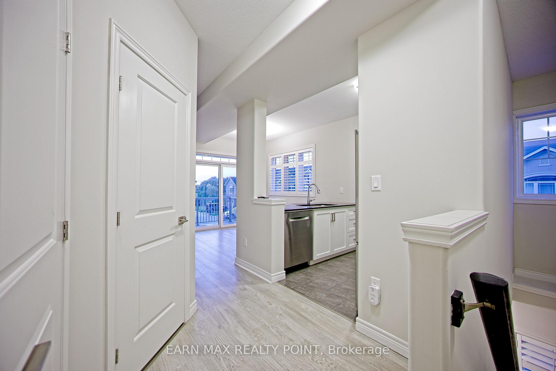 Photo 12 of Unit 60, 201 Westbank Trail, Hamilton, Stoney Creek Mountain — HOMEH