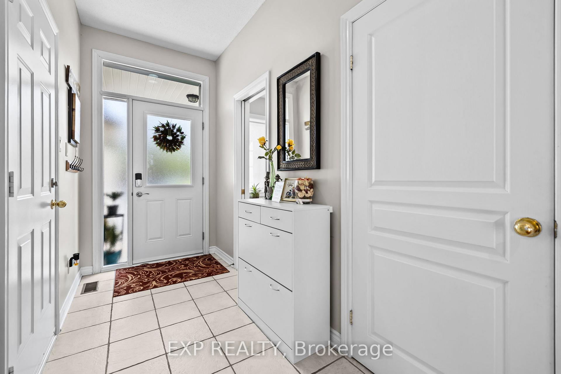 Photo 3 of 811 Schooner Crescent, Ottawa, Riverside South/Gloucester Glen — HOMEH