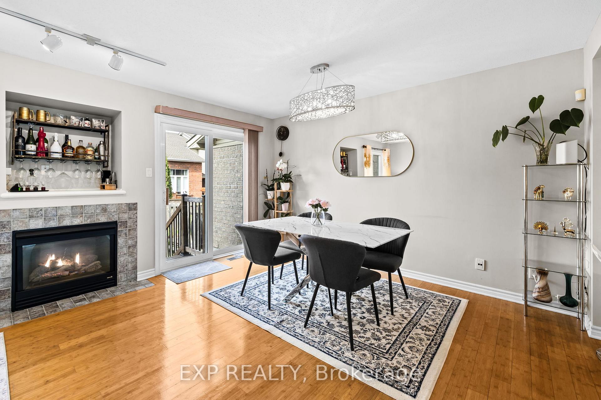 Photo 11 of 811 Schooner Crescent, Ottawa, Riverside South/Gloucester Glen — HOMEH
