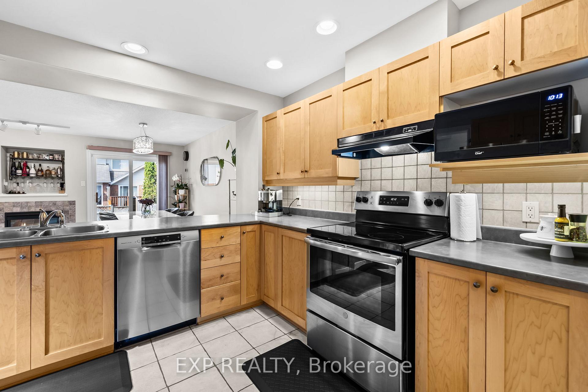 Photo 13 of 811 Schooner Crescent, Ottawa, Riverside South/Gloucester Glen — HOMEH