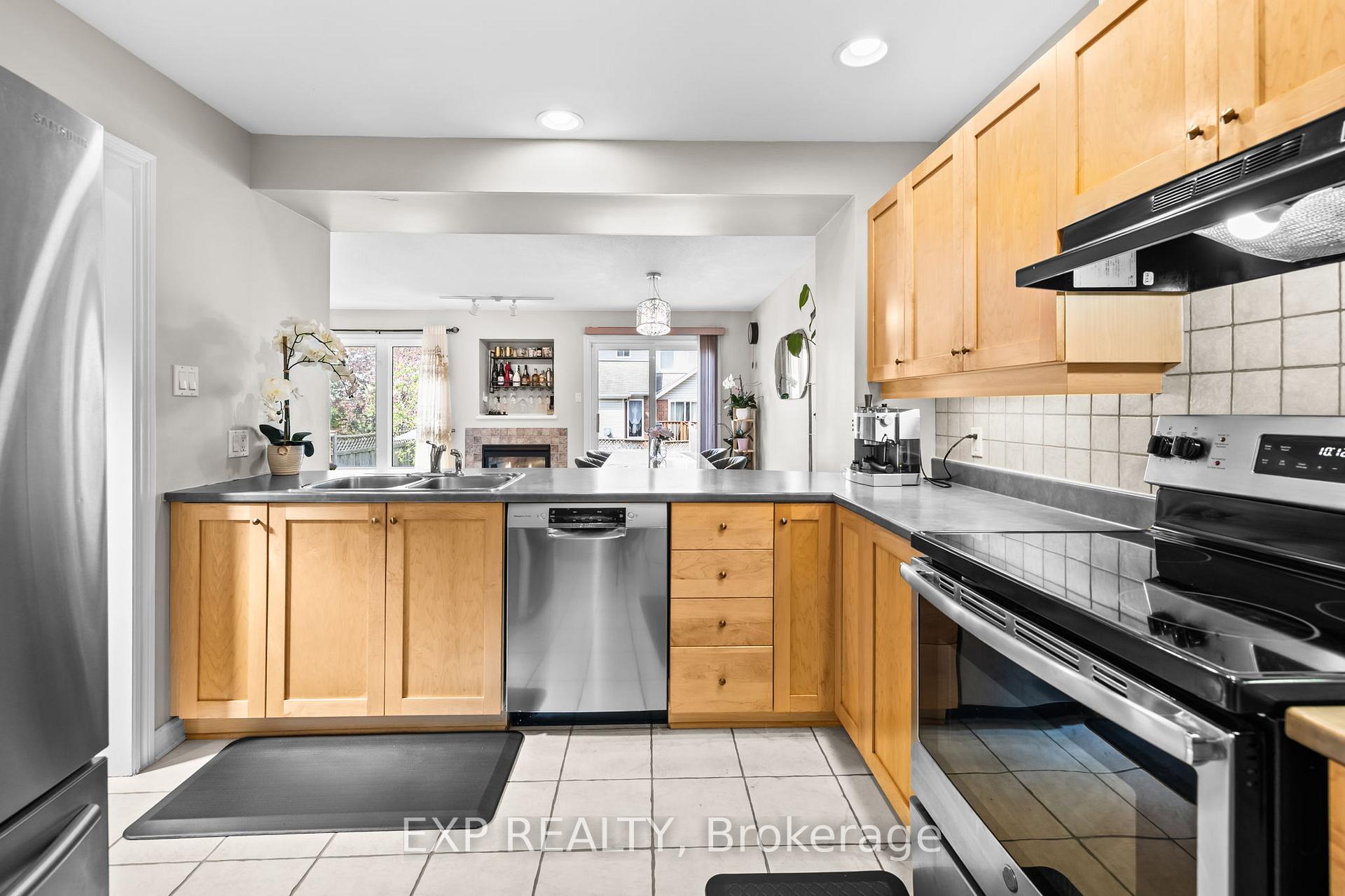 Photo 14 of 811 Schooner Crescent, Ottawa, Riverside South/Gloucester Glen — HOMEH