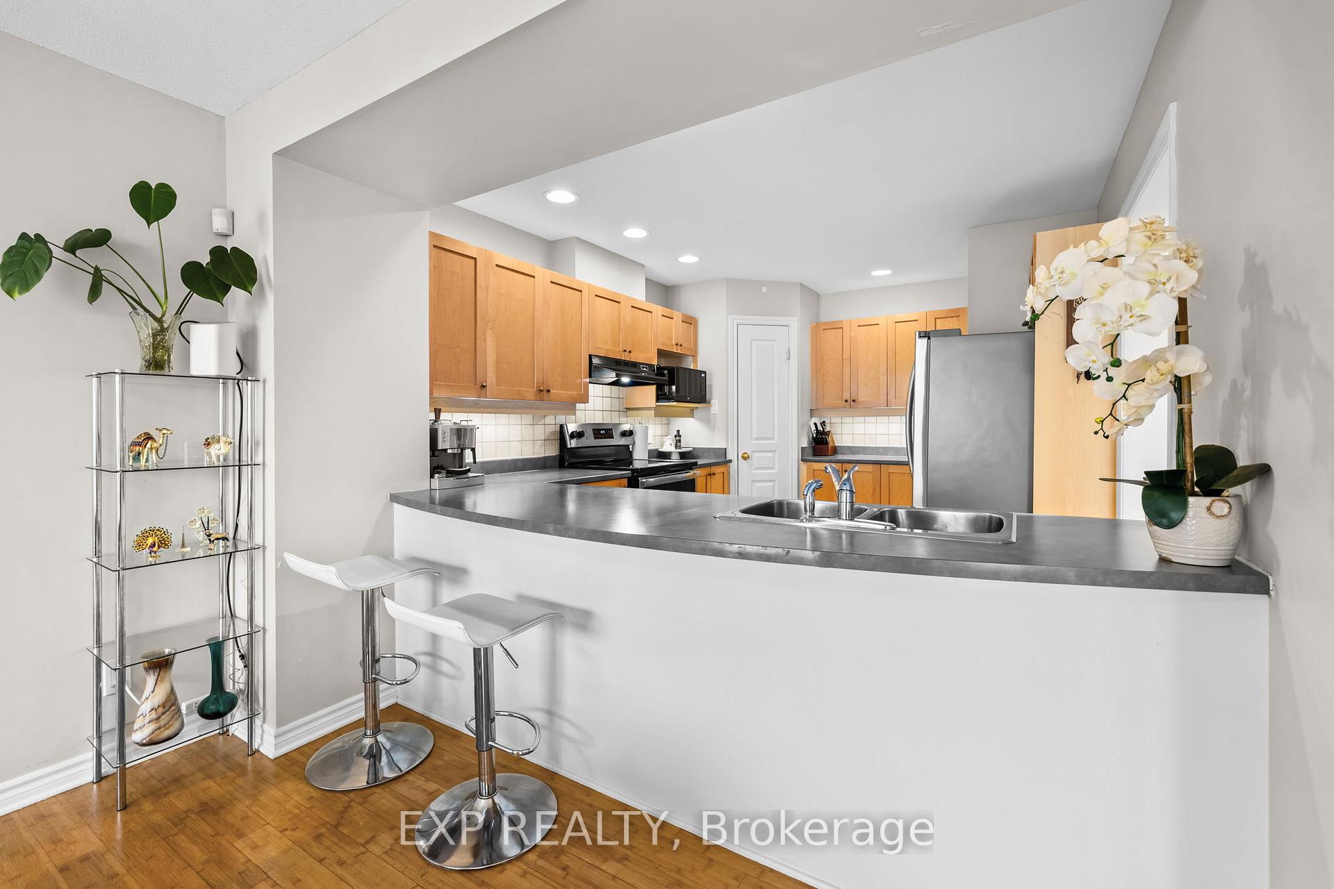 Photo 16 of 811 Schooner Crescent, Ottawa, Riverside South/Gloucester Glen — HOMEH