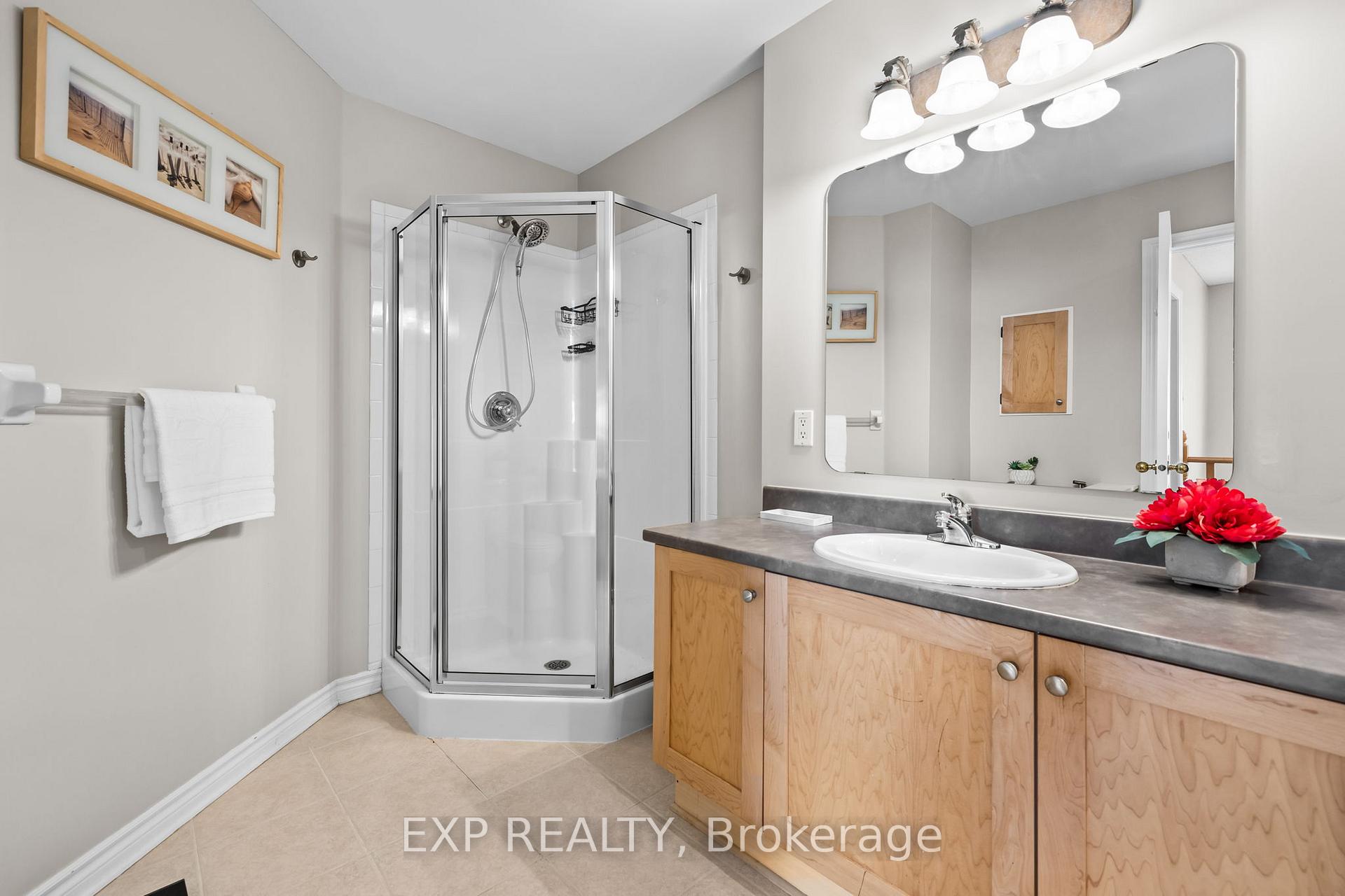 Photo 23 of 811 Schooner Crescent, Ottawa, Riverside South/Gloucester Glen — HOMEH