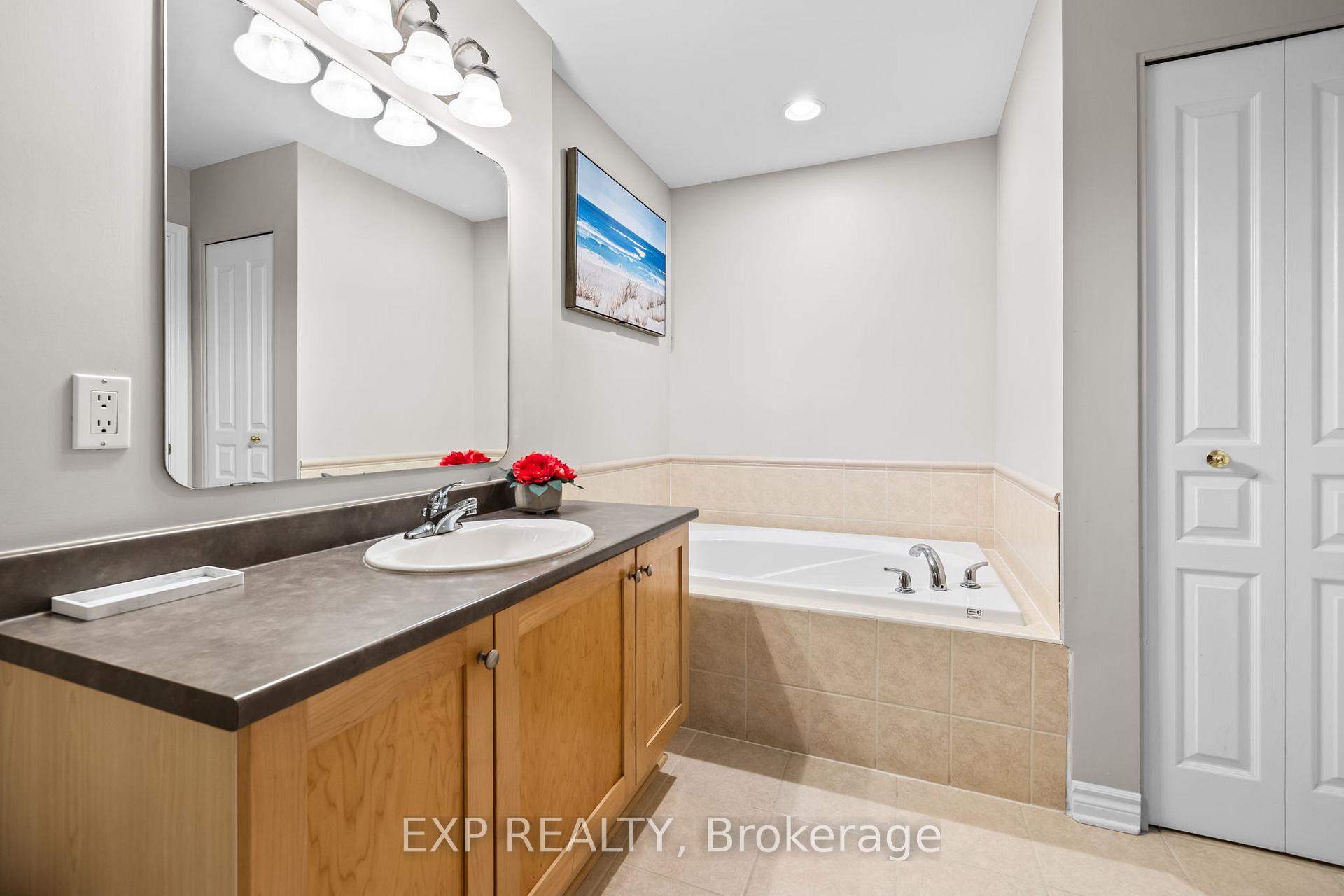 Photo 24 of 811 Schooner Crescent, Ottawa, Riverside South/Gloucester Glen — HOMEH